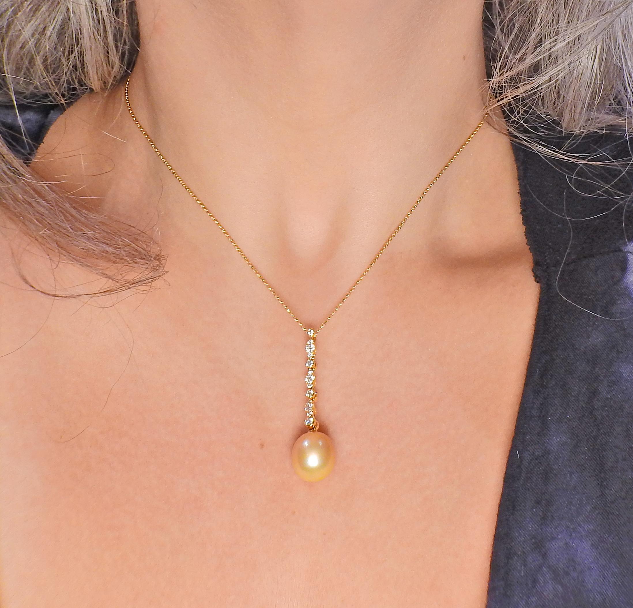 Round Cut Assael Golden South Sea Pearl Diamond Gold Pendant Necklace For Sale