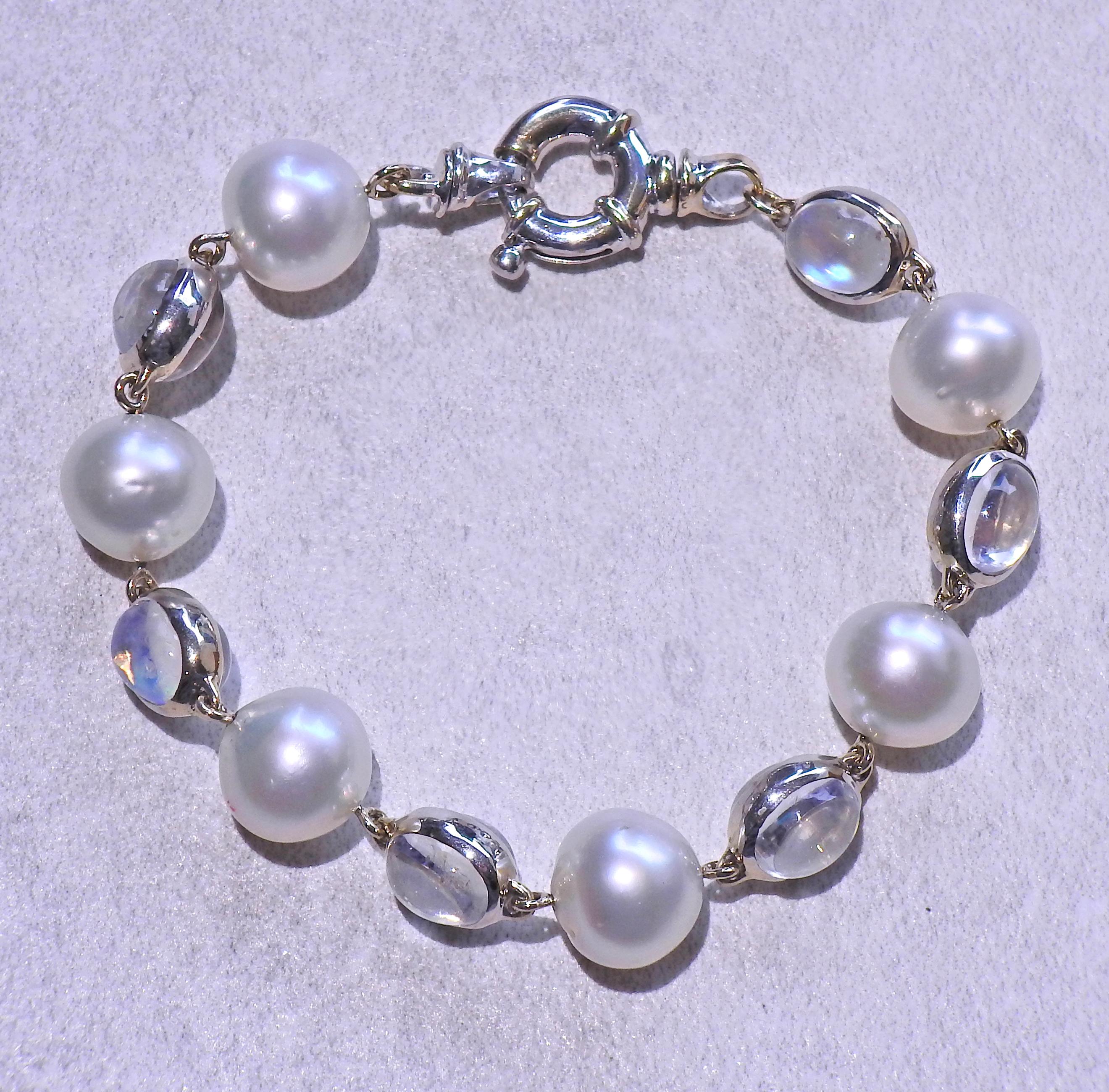 Assael South Sea Pearl Moonstone Gold Bracelet In New Condition In Lambertville, NJ
