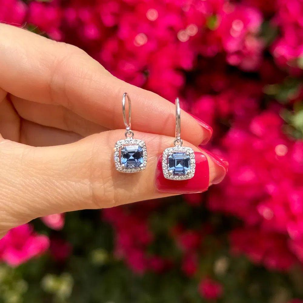 Modernista Orecchini a goccia in oro con zaffiro Asscher Ceppylon e diamante RBC in vendita