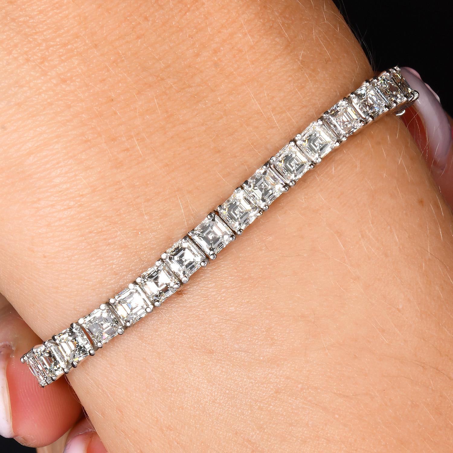 Asscher Cut 14.00 carats Diamond Platinum Tennis Bracelet In Excellent Condition For Sale In Miami, FL