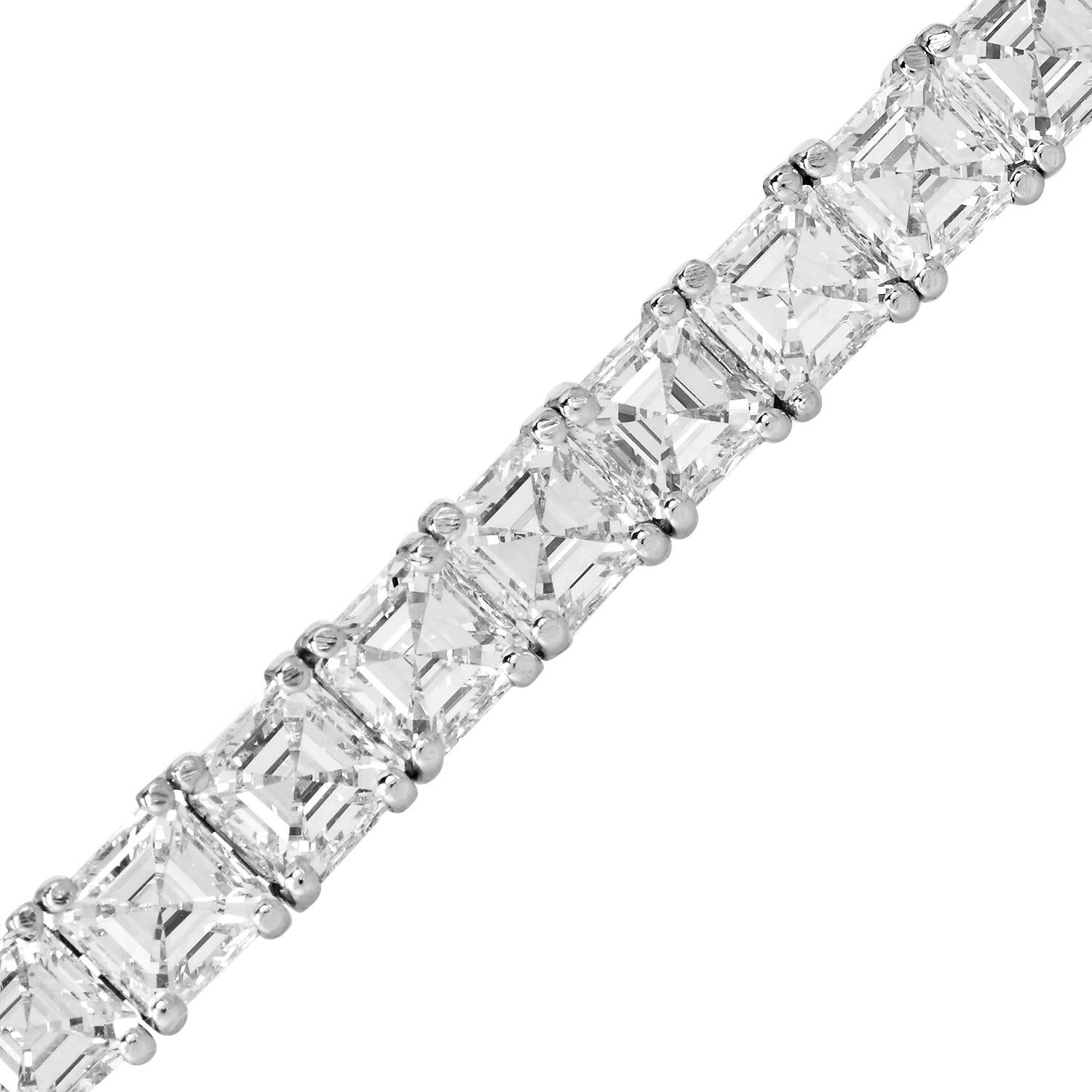 Women's Asscher Cut 14.00 carats Diamond Platinum Tennis Bracelet For Sale