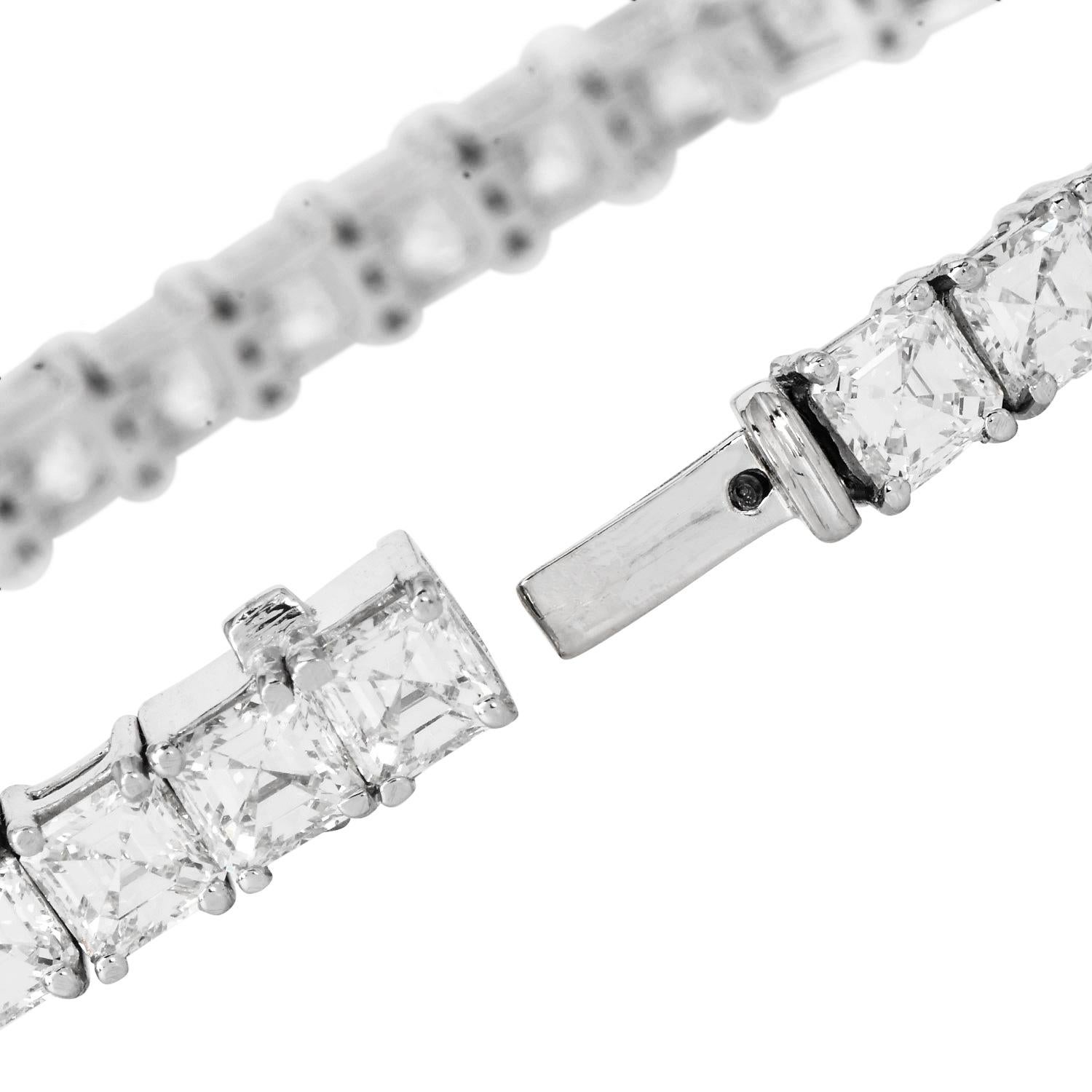 Asscher Cut 14.00 carats Diamond Platinum Tennis Bracelet For Sale 1