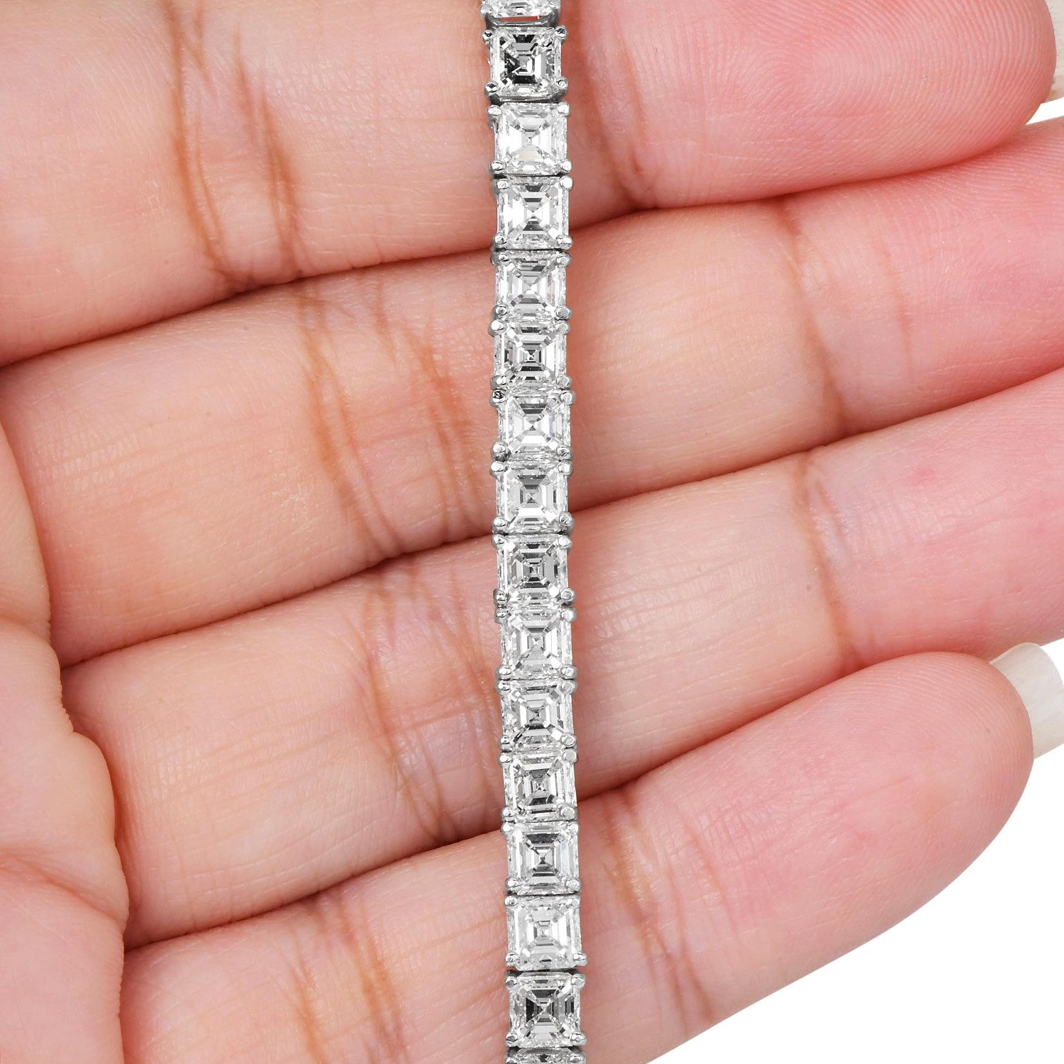 Asscher Cut 14.00 carats Diamond Platinum Tennis Bracelet For Sale 3