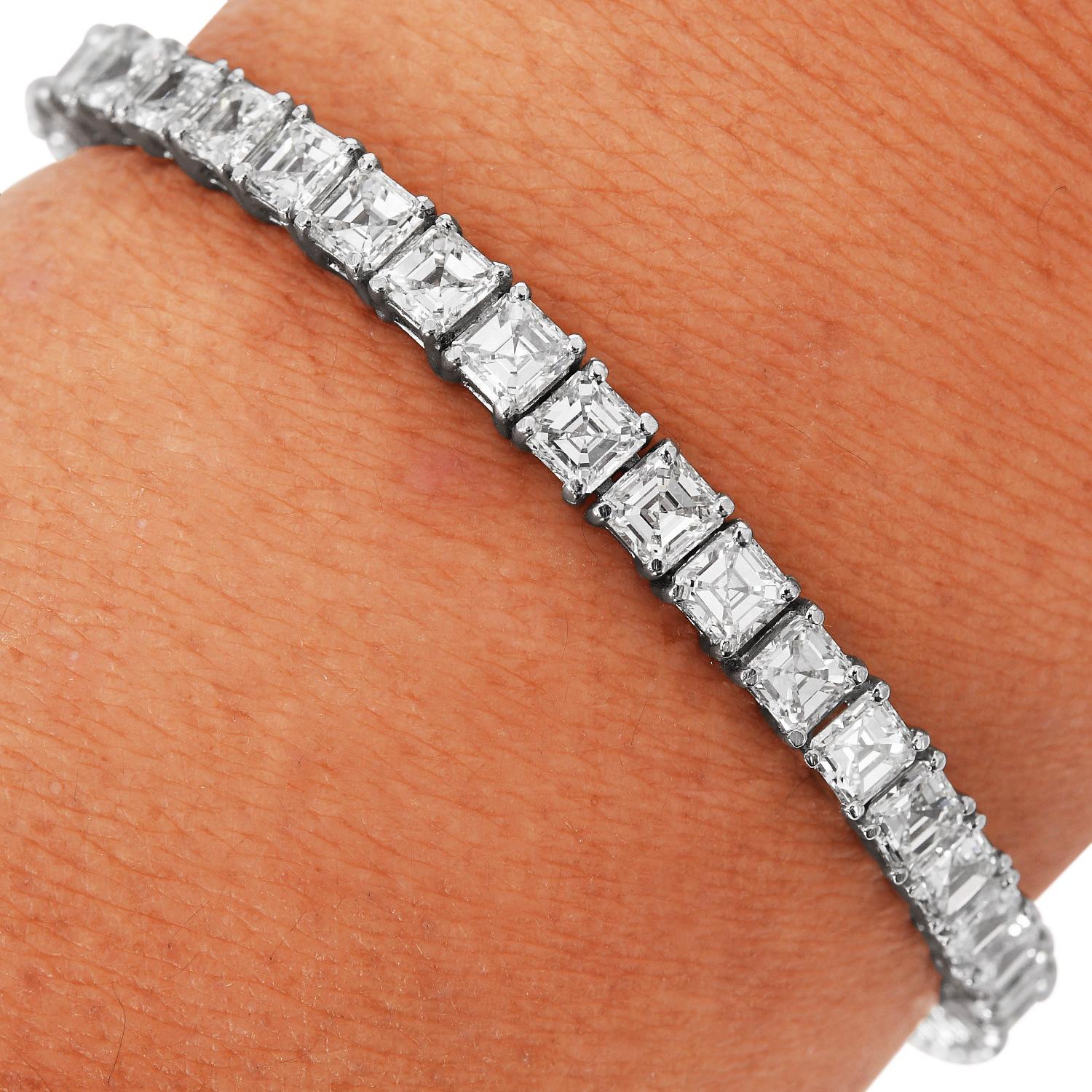 Asscher Cut 14.00 carats Diamond Platinum Tennis Bracelet For Sale 4