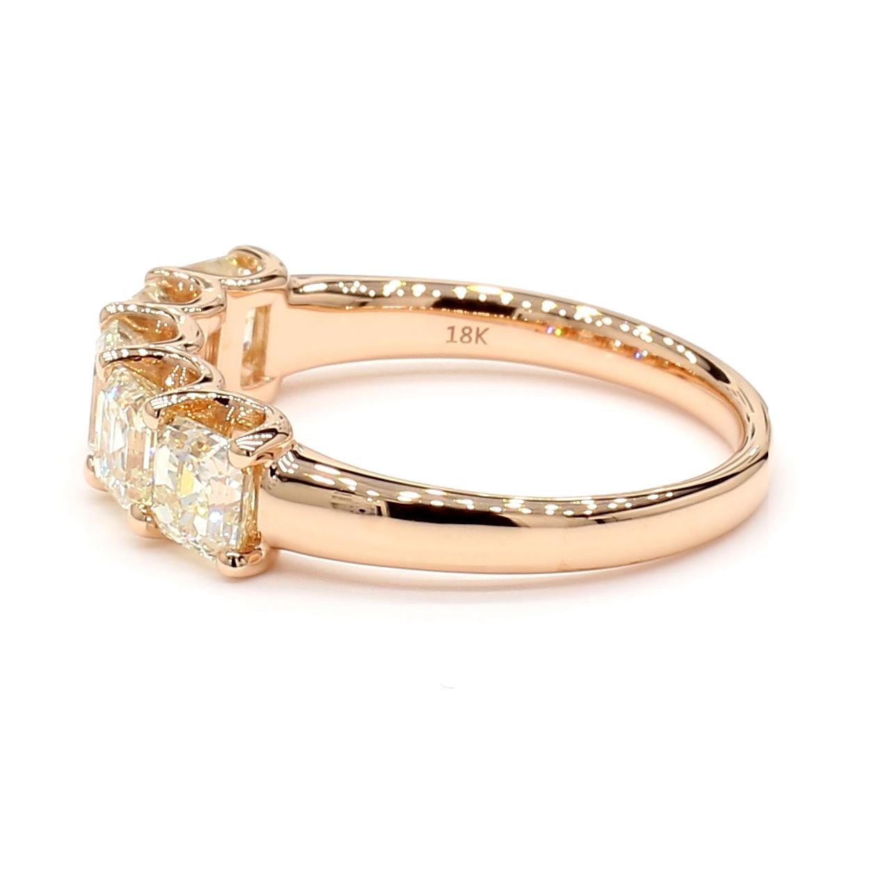 Eternity-Ring aus 18 Karat Roségold mit 1,95 Karat Halbmond im Asscher-Schliff und natürlichen Diamanten im Angebot 3
