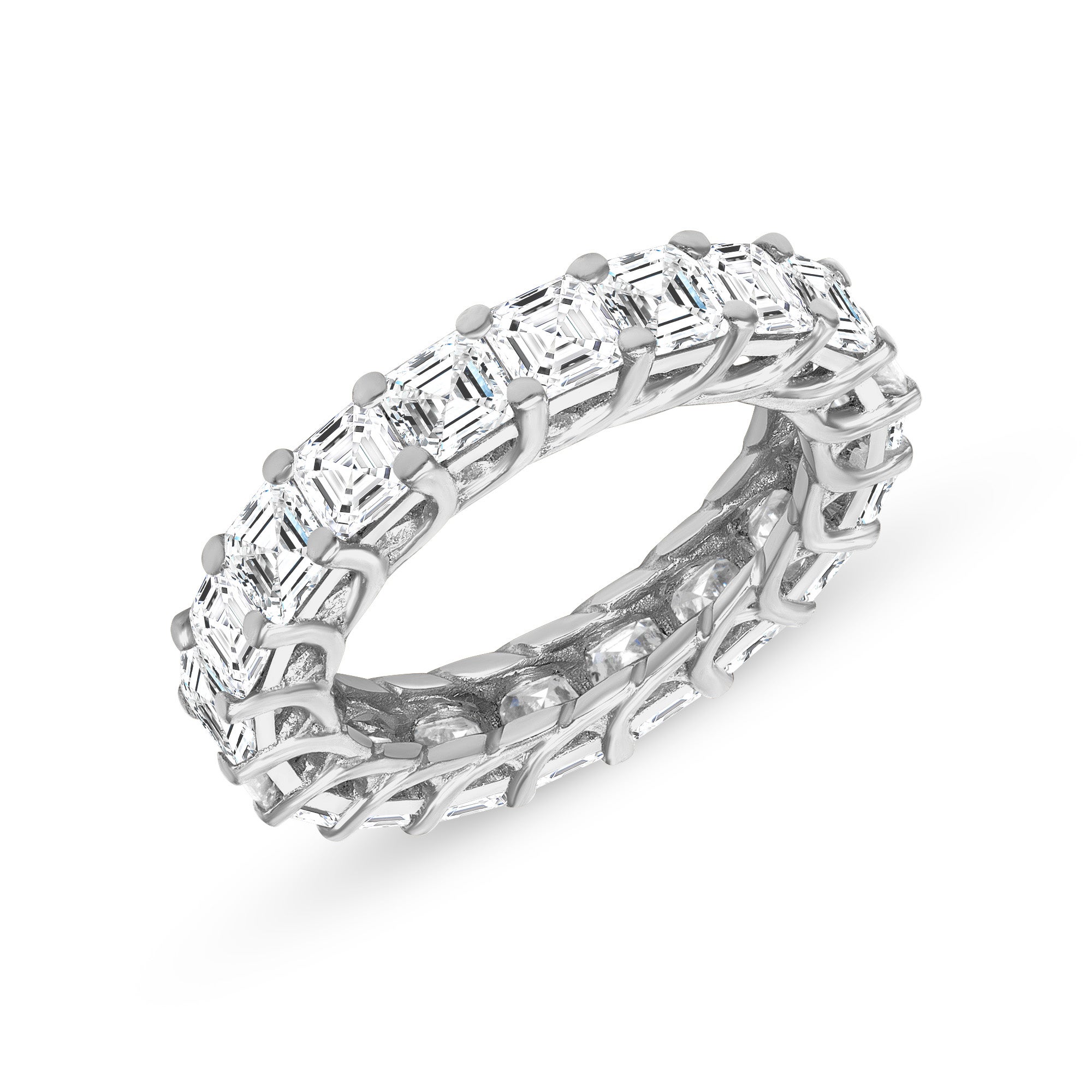 Dieses Ewigkeitsband mit einem Diamanten im Asscher-Schliff funkelt und verleiht Ihrem Outfit einen modernen und trendigen Touch. Die einzigartige Zackenfassung des Platins rund um den Ring verleiht diesem Stück einen großen Wert. Eine Mischung aus