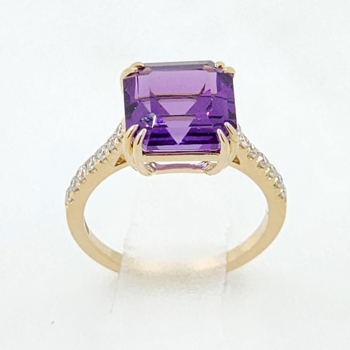 4.49Ct  Asscher Cut Amethyst Diamond Ring in 14K Yellow Gold In New Condition For Sale In Hong Kong, HK