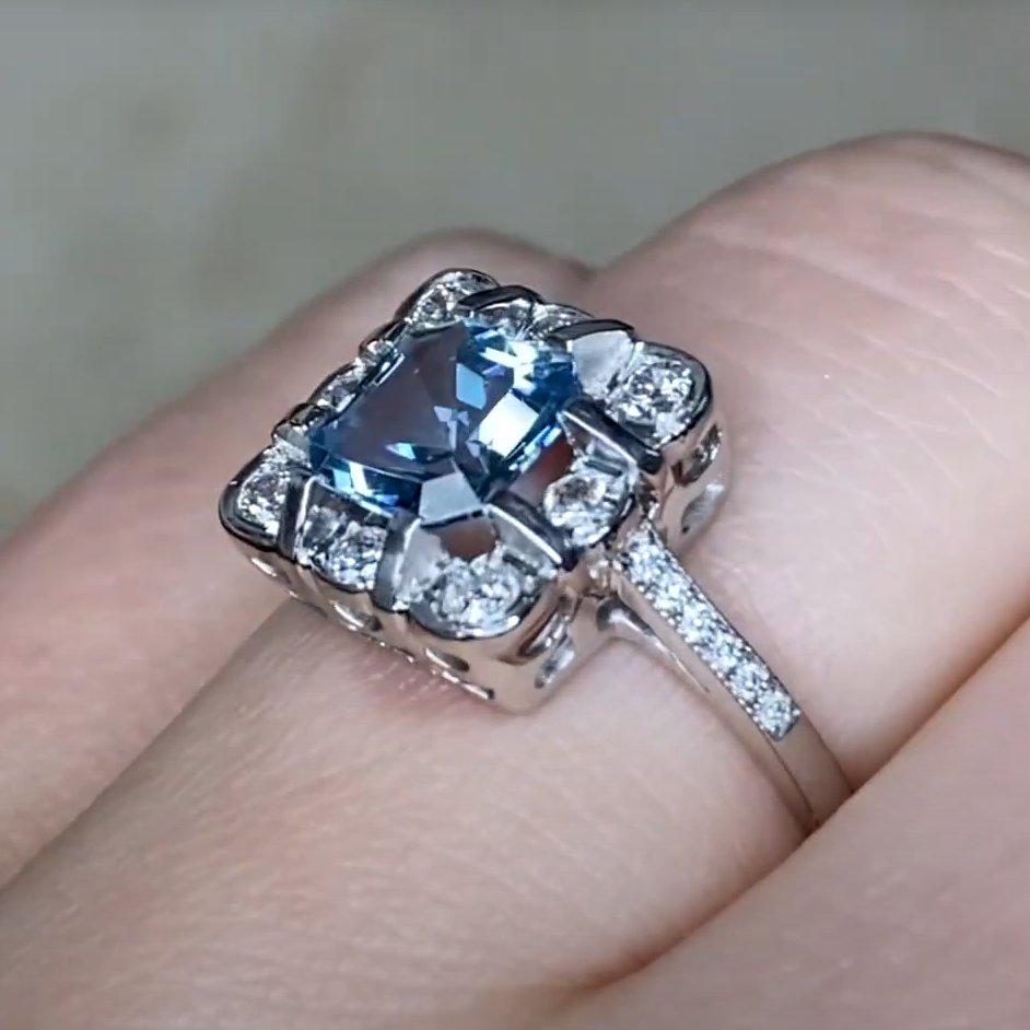 Bague de fiançailles Asscher taille aigue-marine (environ 0,80 carat), halo, platine Pour femmes en vente