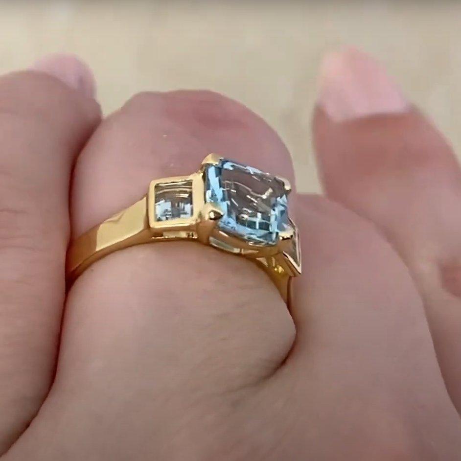 Asscher Cut Aquamarine Prong-Set Ring (Approx. 1.20-Carats), 18K Yellow Gold For Sale 1