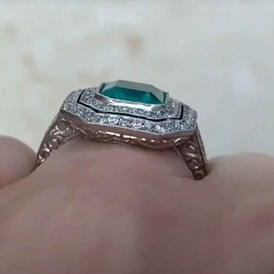 Kolumbianischer Smaragd im Asscher-Schliff (ca. 1,50 Karat) Verlobungsring, Platin im Zustand „Hervorragend“ im Angebot in New York, NY