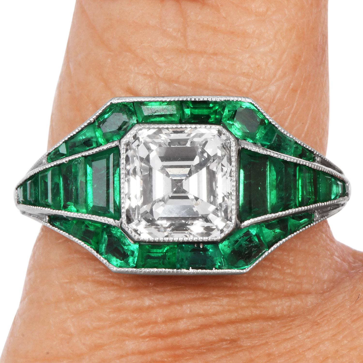 Anello in platino con diamante taglio Asscher e smeraldo da 5,21 carati in vendita 2