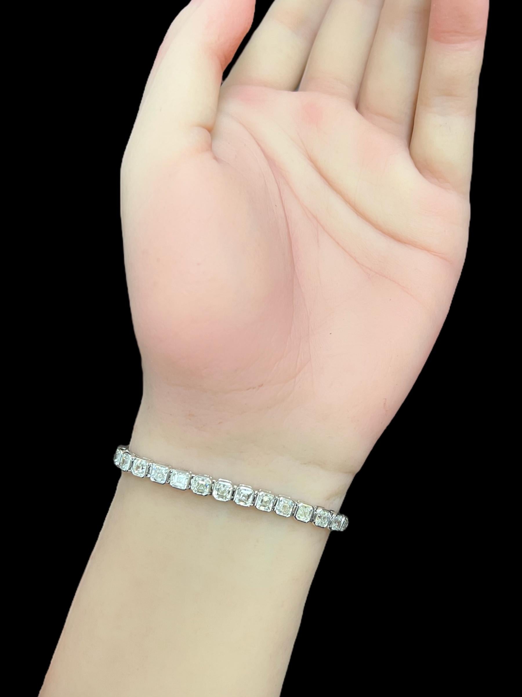 Armband mit Diamanten im Asscher-Schliff in 18KW (9,34 Karat VVS) von Arnav (Moderne) im Angebot