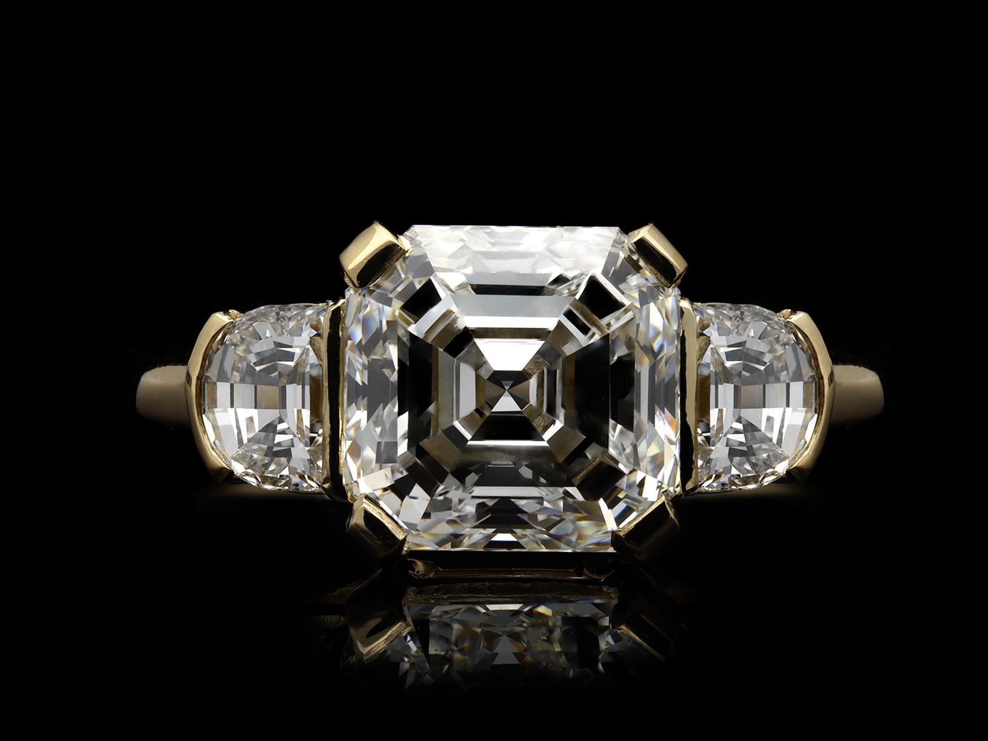 Asscher Cut Diamond Flanked Solitaire Ring, Circa 1950 In Good Condition For Sale In London, GB