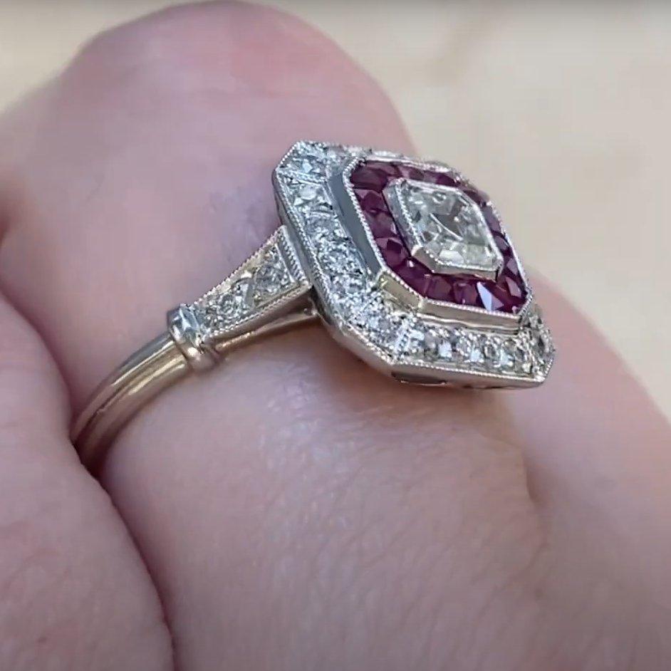 Anello con doppio diamante taglio Asscher e rubino (GIA circa 0,50 carati) in platino In condizioni ottime in vendita a New York, NY