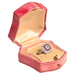 Platinring mit Diamant im Asscher-Schliff und Rubin-Doppel Halo-Ring (GIA ca. 0,50 Karat)