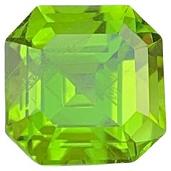 Pierre précieuse péridot de taille Asscher : Pierre de naissance naturelle du mois d
août, Pakistan (3.45 carats)