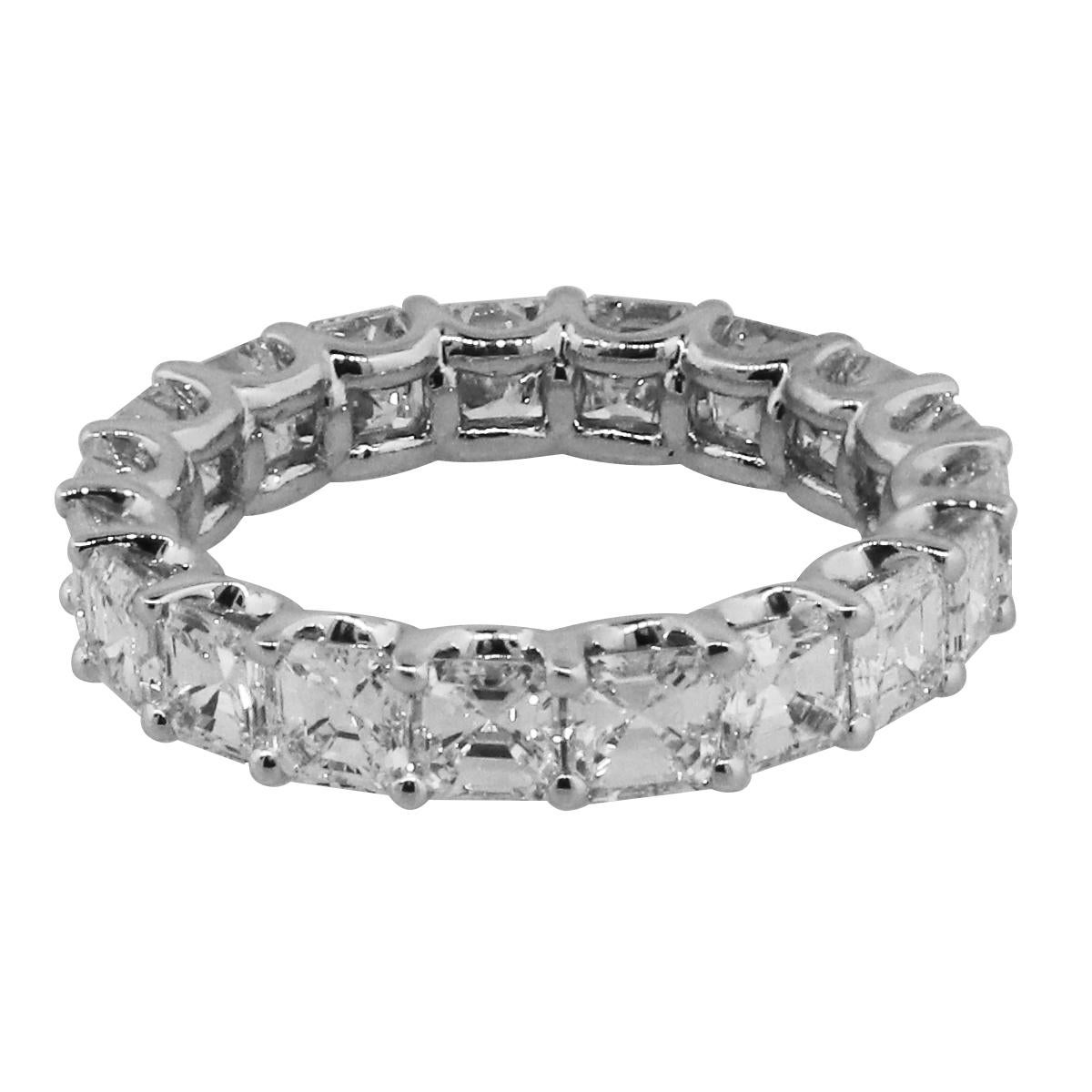 Material: 18k White Gold
Diamond Details: Total of 19 Diamonds. Approximately 4.71ctw Asscher cut diamonds. Diamonds are G/H in color and VS in clarity
Ring Size: 6.5
Ring Measurements: 0.85″ x 0.16″ x 0.85″
Total Weight: 3.7g (2.4dwt)
SKU: A30312787