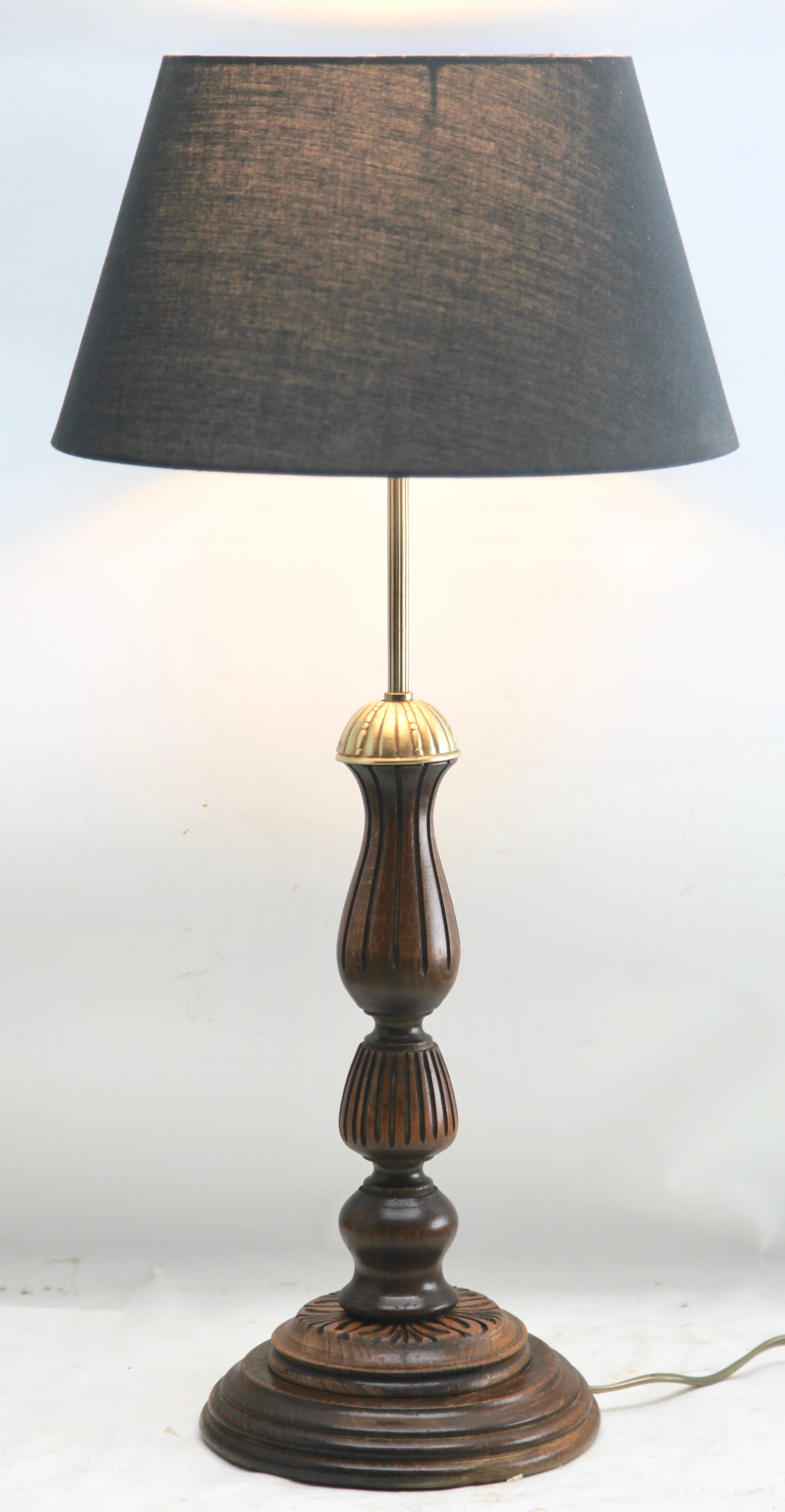 Mid-Century Modern Lampe assemblée en bois tourné du XXe siècle en vente