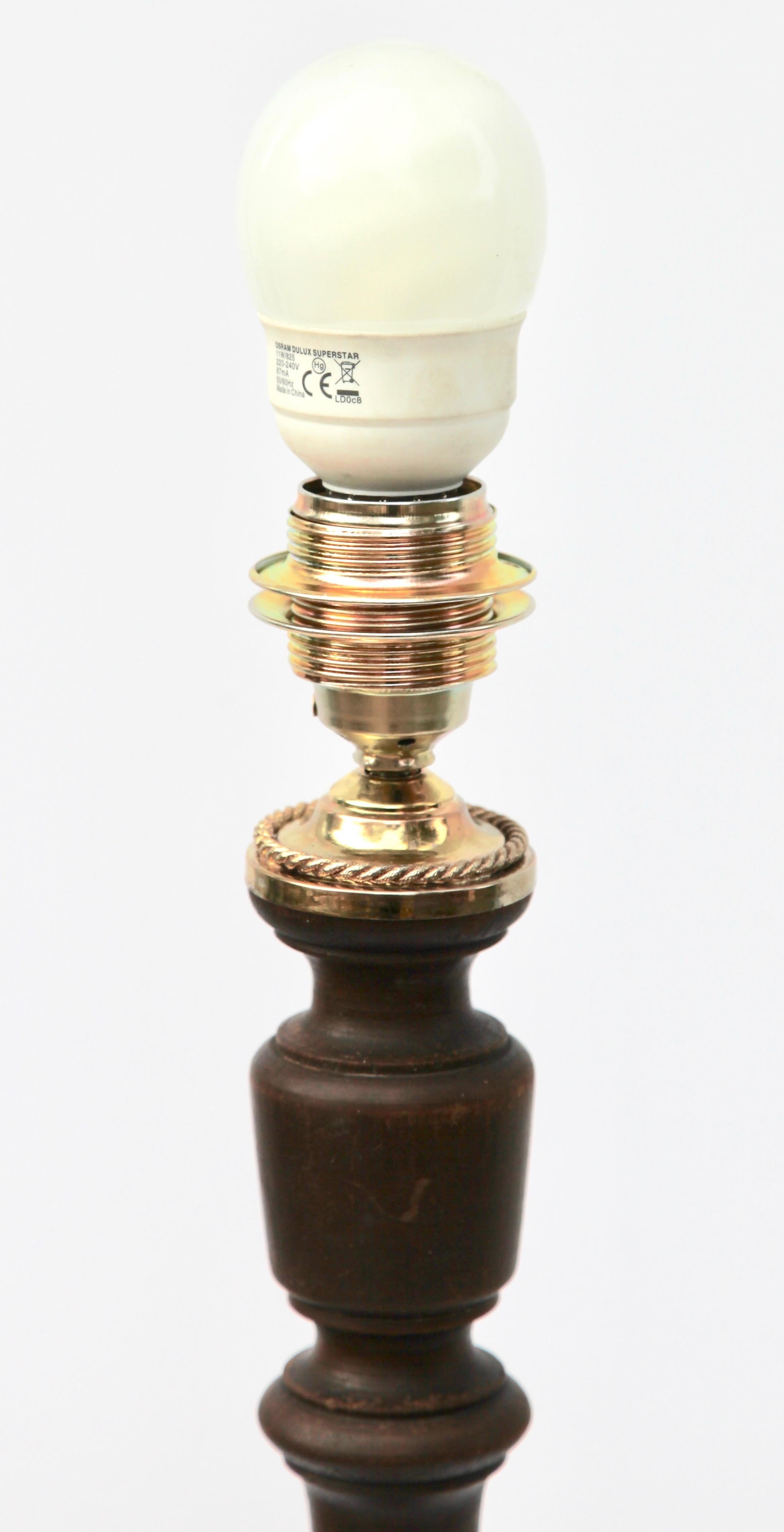 Lampe assemblée en bois tourné du 20ème siècle Article unique Bon état - En vente à Verviers, BE
