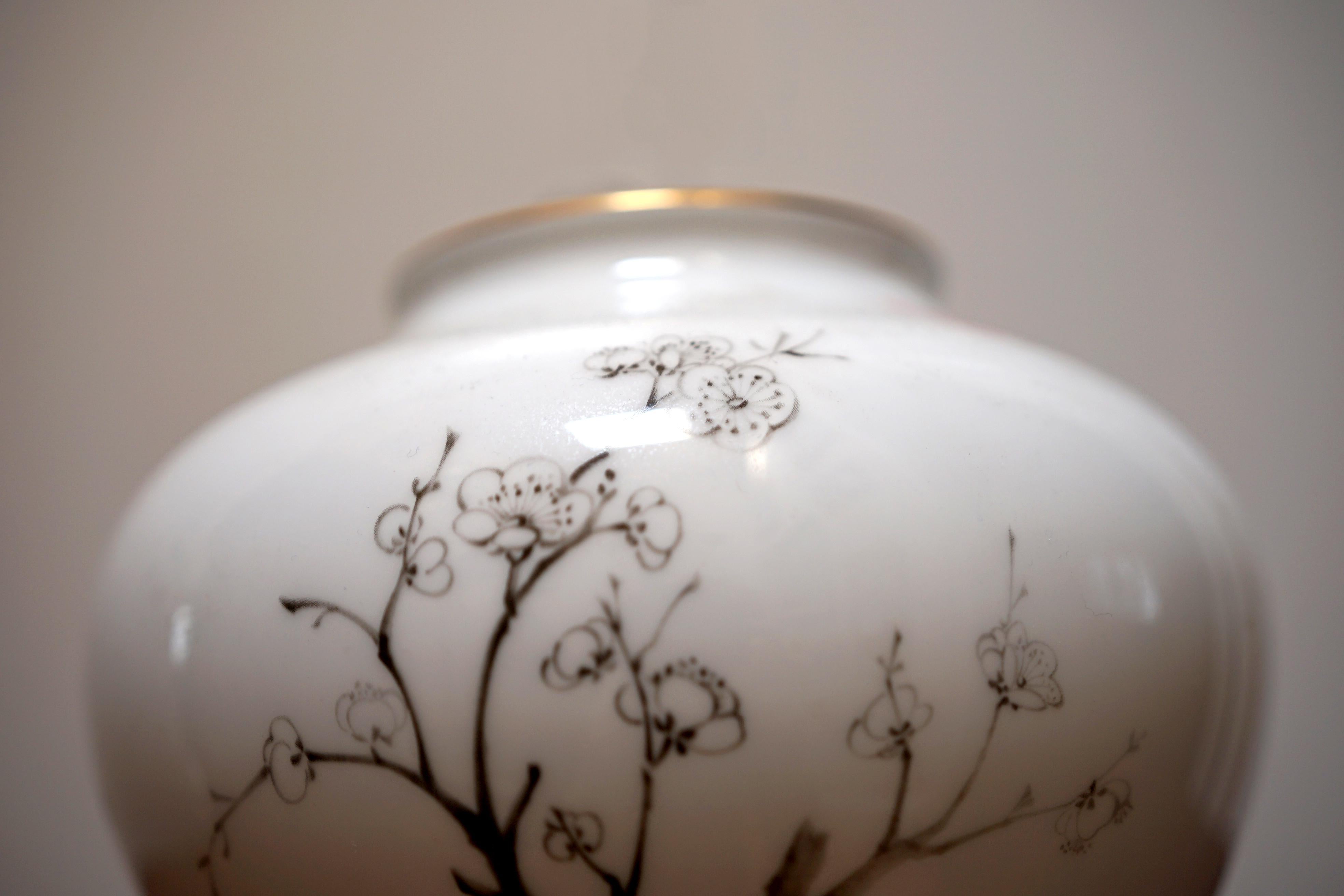 Edo Paire de vases à calligraphie en porcelaine japonaise et coréenne assemblés en vente