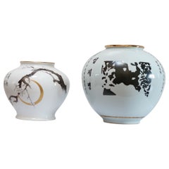 Paire de vases à calligraphie en porcelaine japonaise et coréenne assemblés