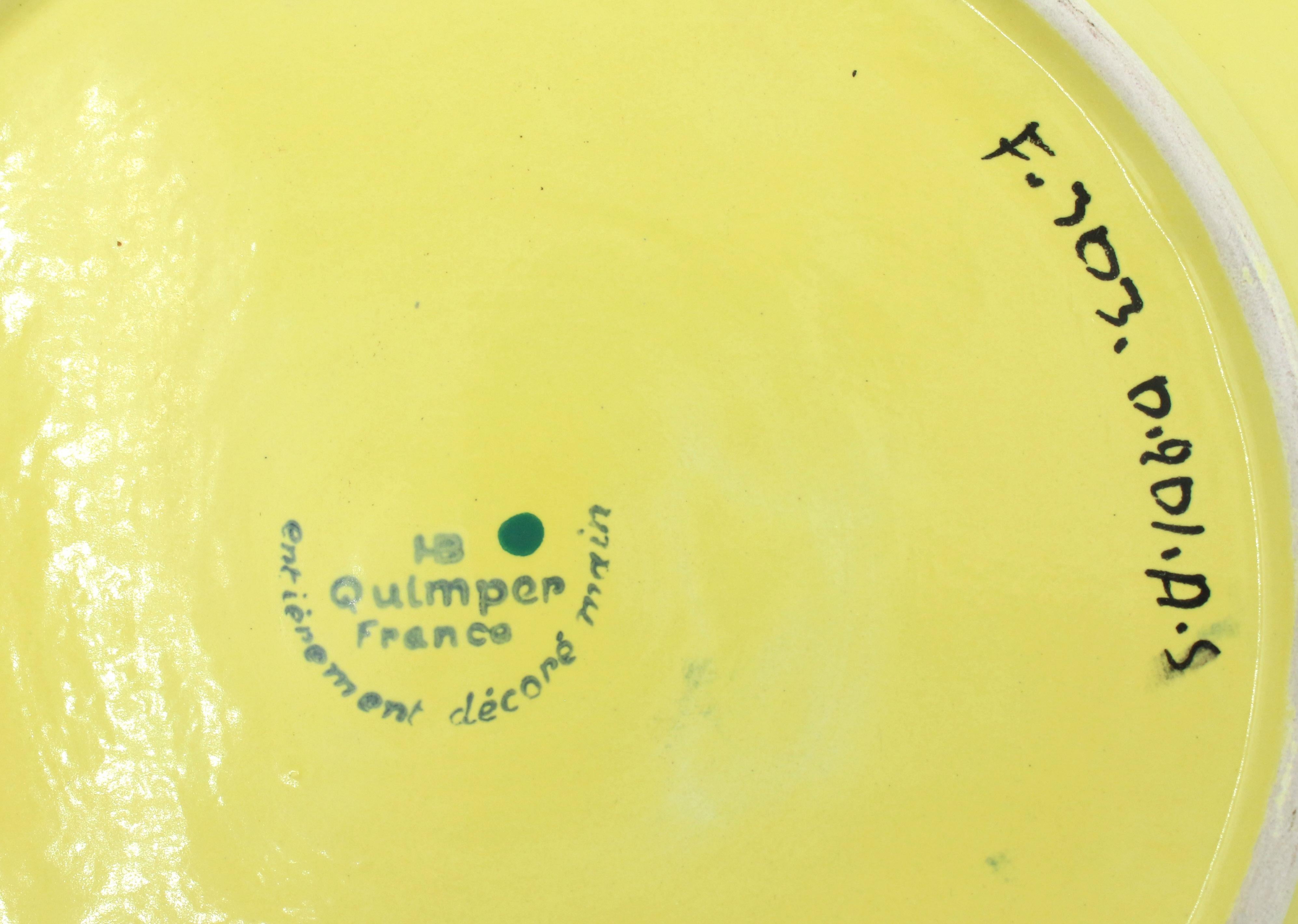 Paire de grandes assiettes octogonales Quimper à fond jaune, fin du 20e siècle en vente 2