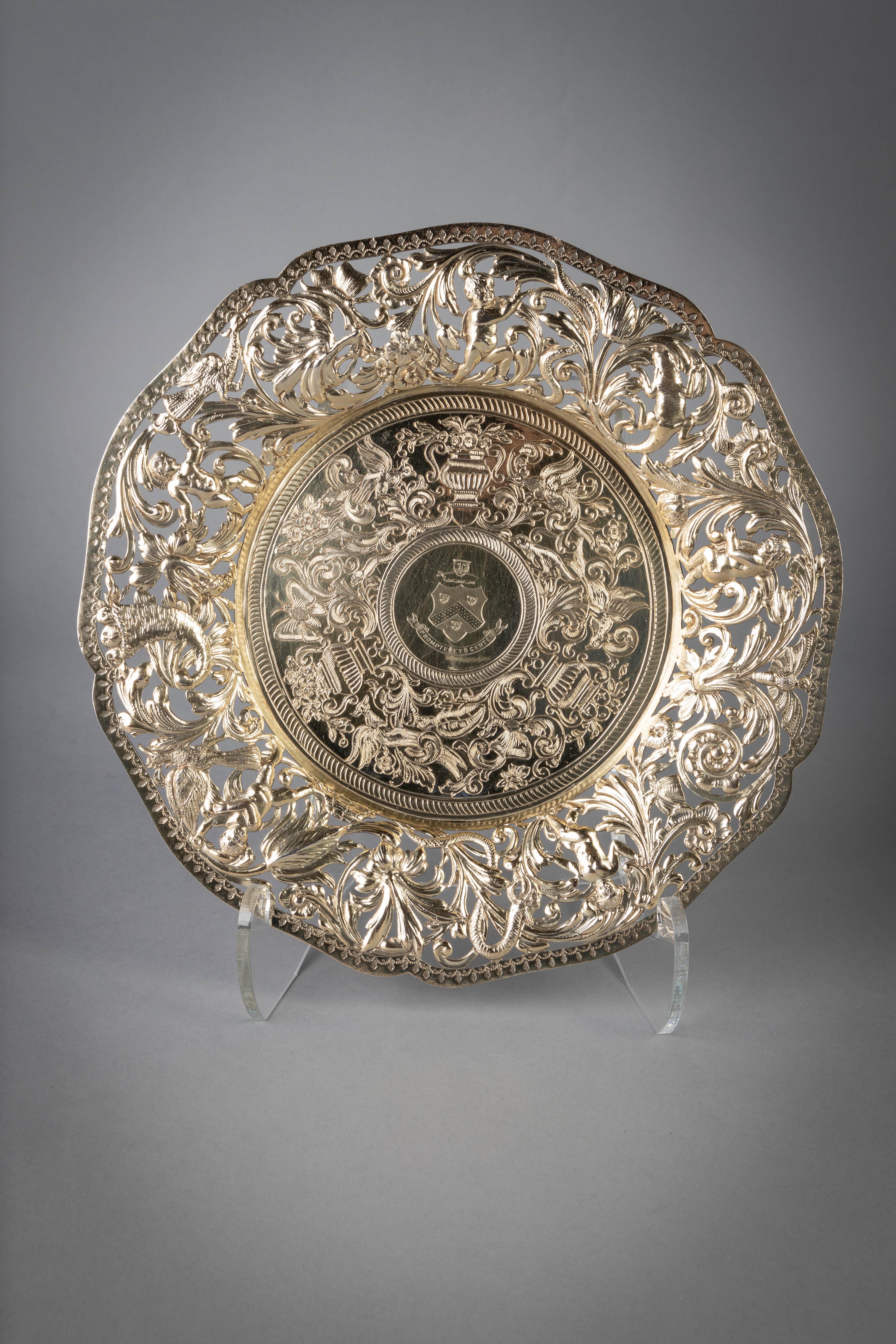 Assembled Set of 19 Open-Work Silver Gilt Plates, circa 1880 In Good Condition For Sale In New York, NY