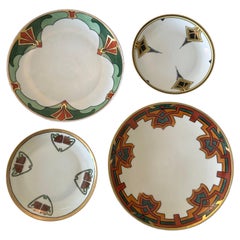 Set assemblato di piatti antichi in porcellana Art Deco dipinti a mano