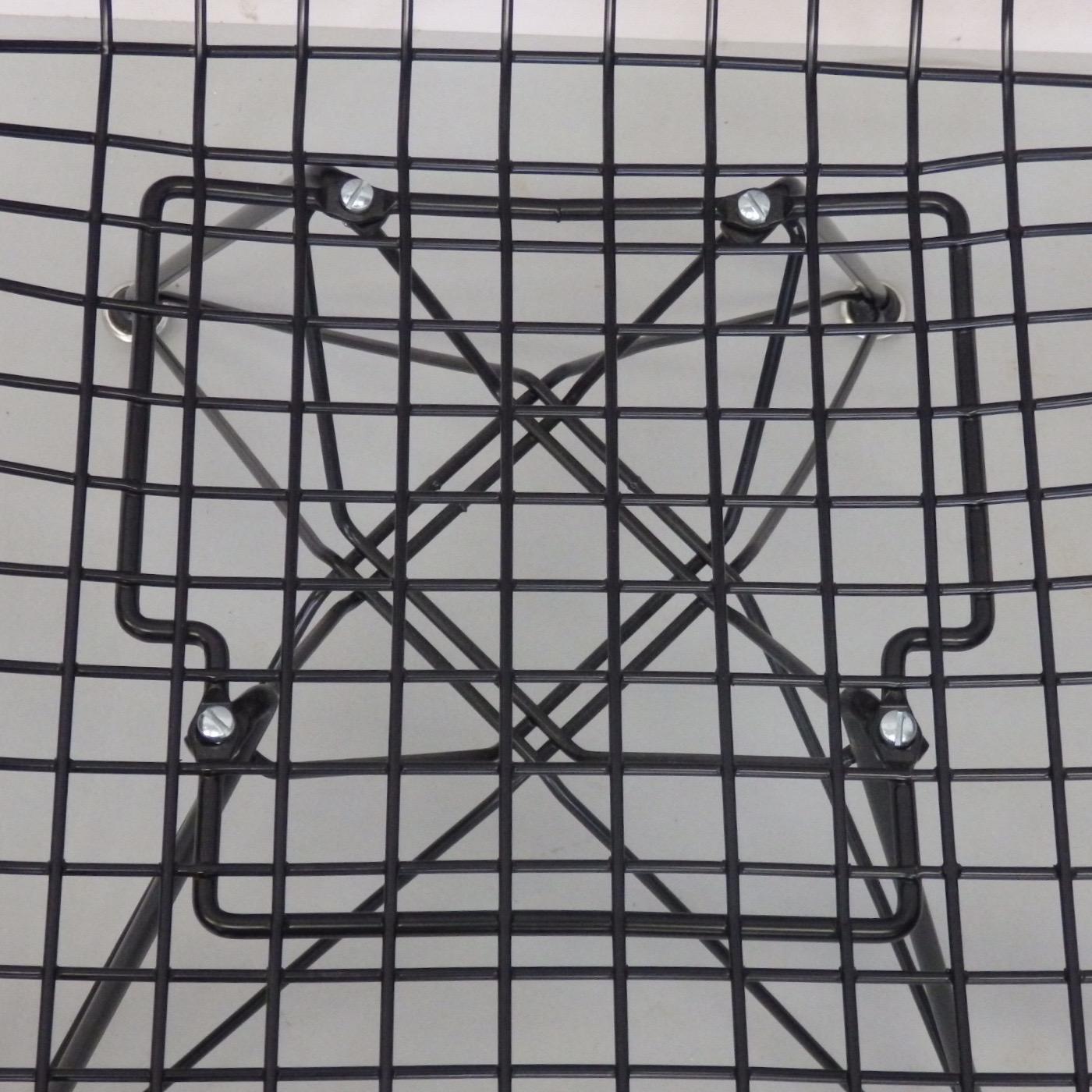 Satz von vier Eames für Herman Miller DKR Wire Chairs auf Eiffelfüßen 1