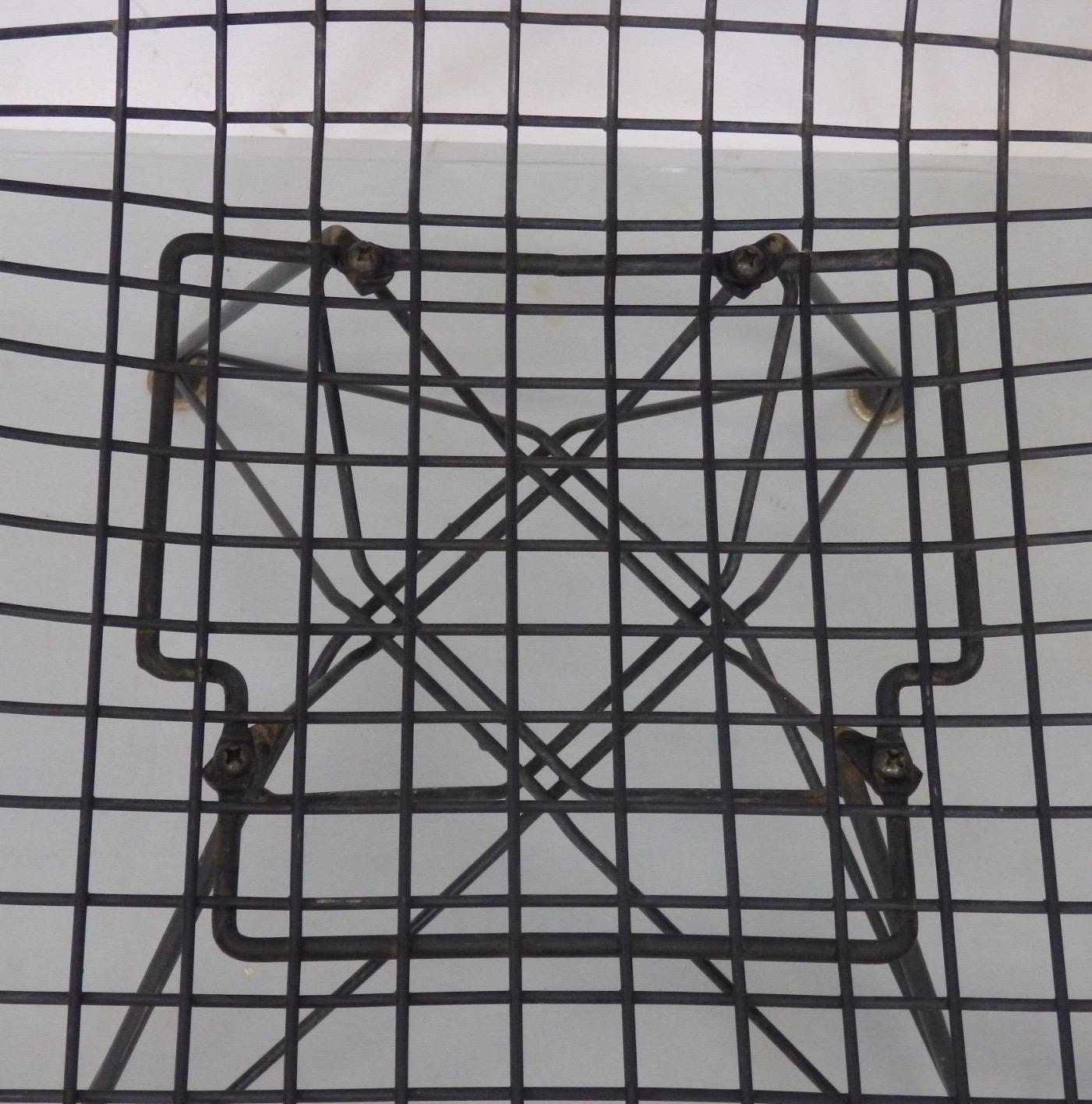 Satz von vier Eames für Herman Miller DKR Wire Chairs auf Eiffelfüßen (Stahl)