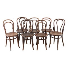 Ensemble de sept chaises viennoises Thonet en bois courbé assemblé