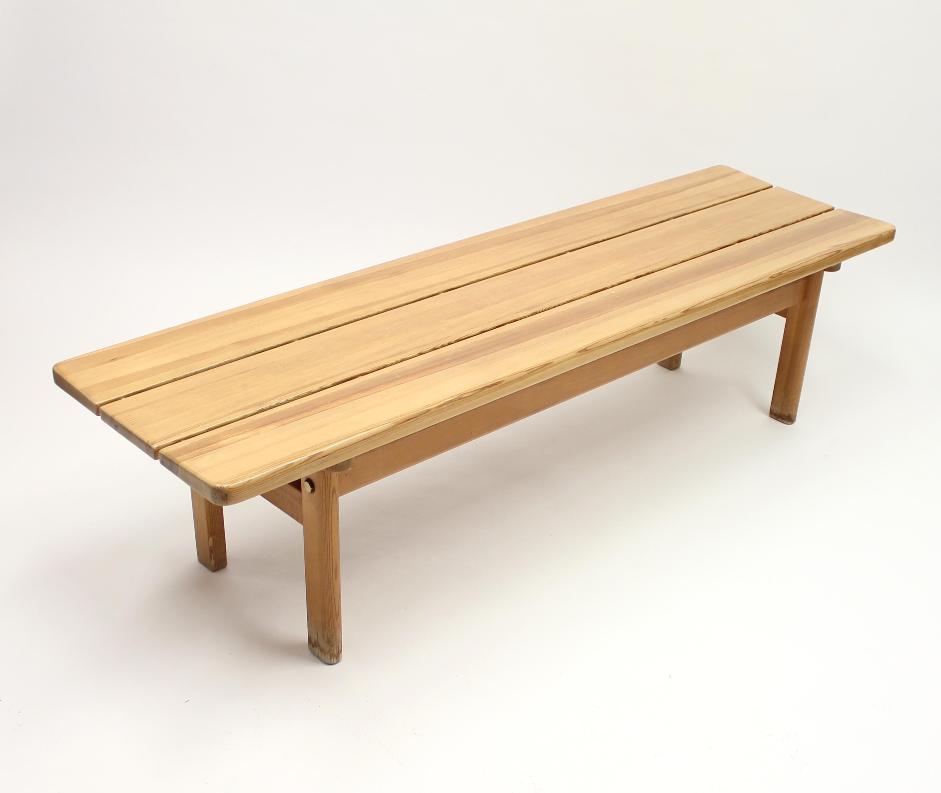 Asserbo bench in pine with brass details designed by Børge Mogensen for Swedish firm Karl Andersson & Söner in the 1960s. New lacquered top, some ware on lower legs.