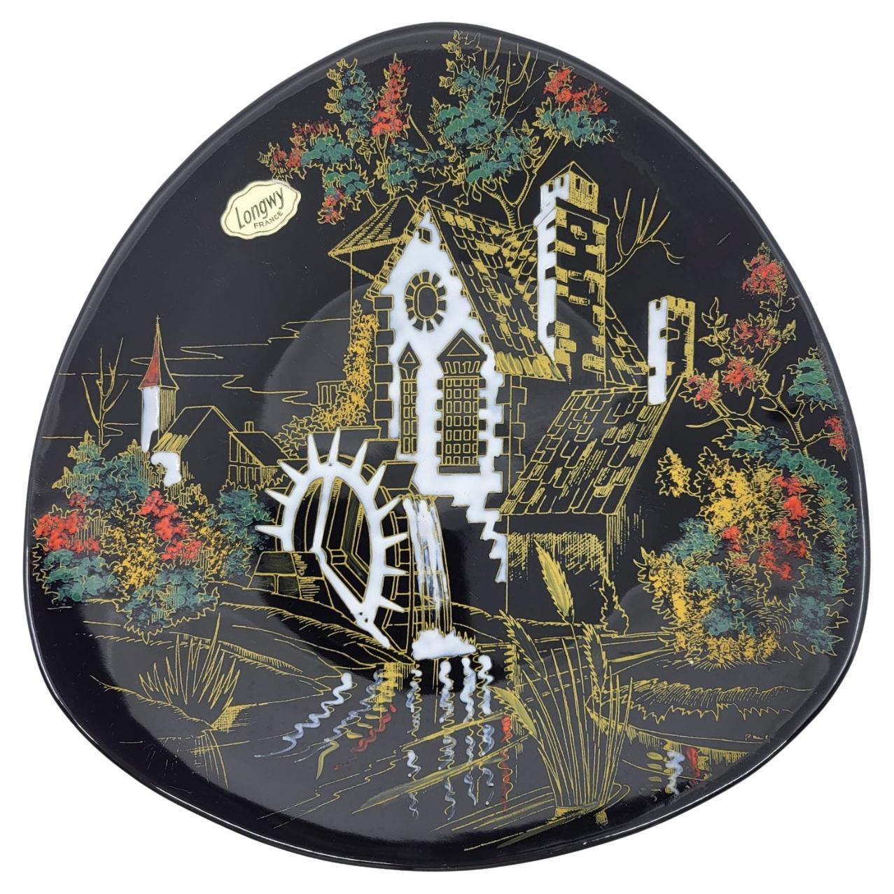 Assiette décorative "Le Hameau" Manufacture Emaux de Longwy numéroté France 1940 For Sale