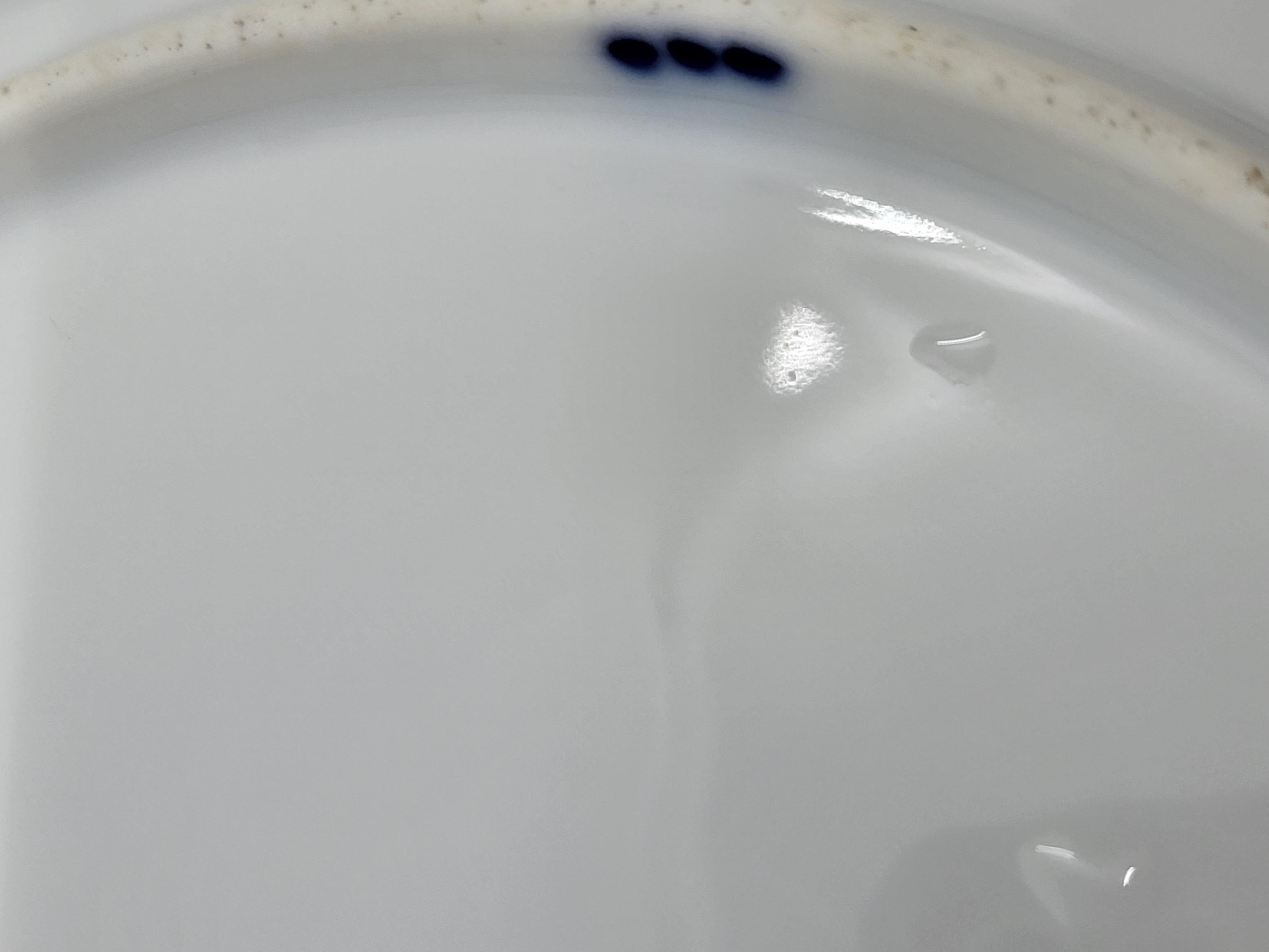 Empire Assiette décorative Victoria Austria en porcelaine Bleu Cobalt fin 19ième siècle en vente