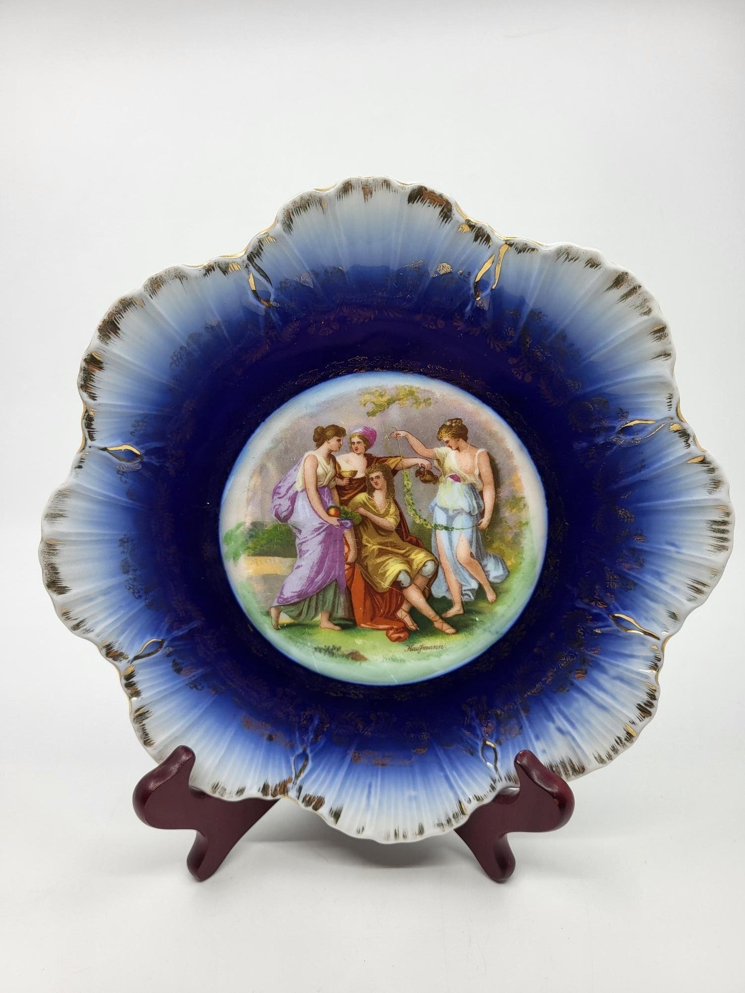 Deko-Assiette Victoria Austria aus blauem Porzellan, verziert, um 1890 (Empire) im Angebot