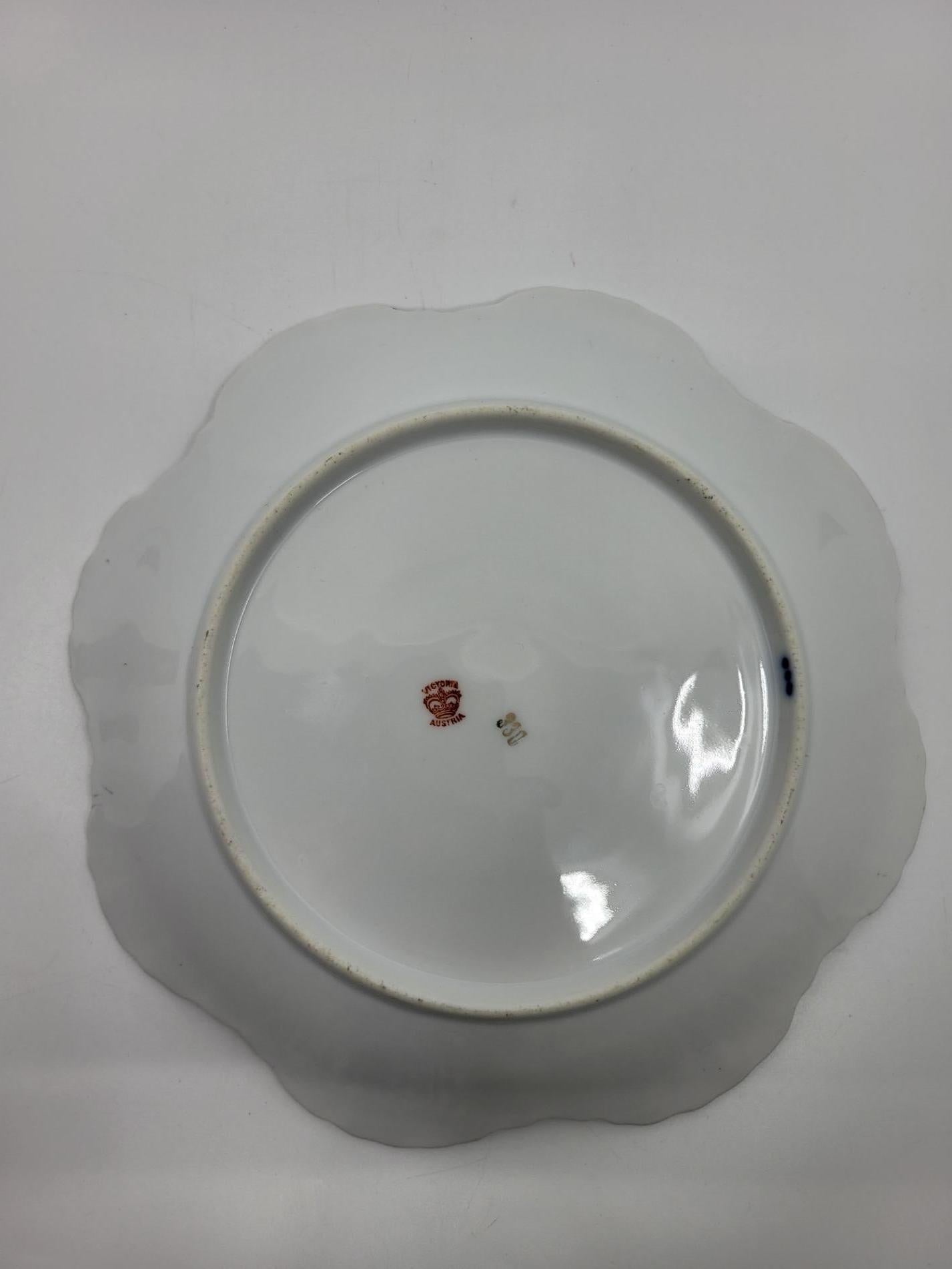 Deko-Assiette Victoria Austria aus blauem Porzellan, verziert, um 1890 im Zustand „Gut“ im Angebot in London, England