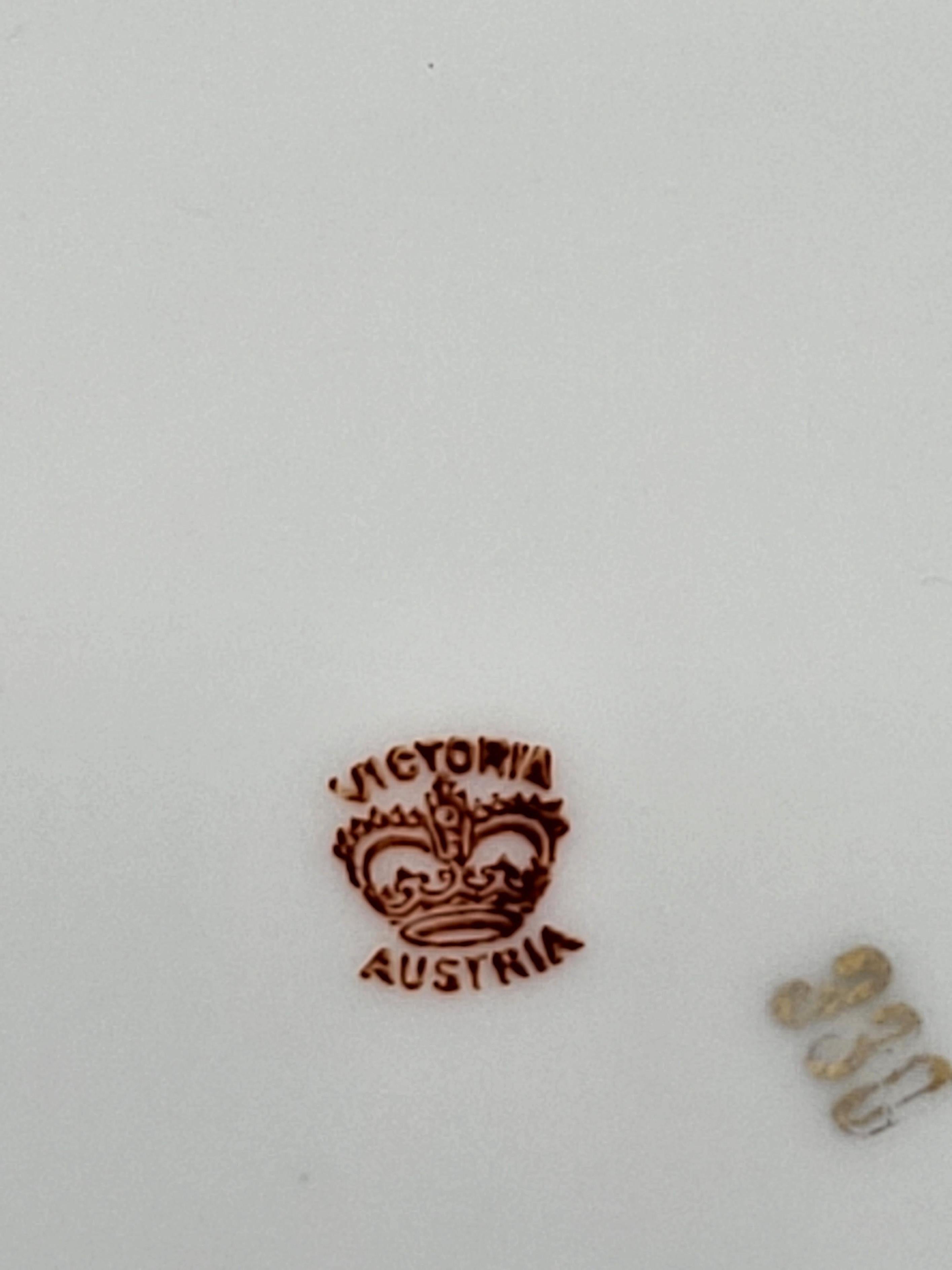 Deko-Assiette Victoria Austria aus blauem Porzellan, verziert, um 1890 (19. Jahrhundert) im Angebot