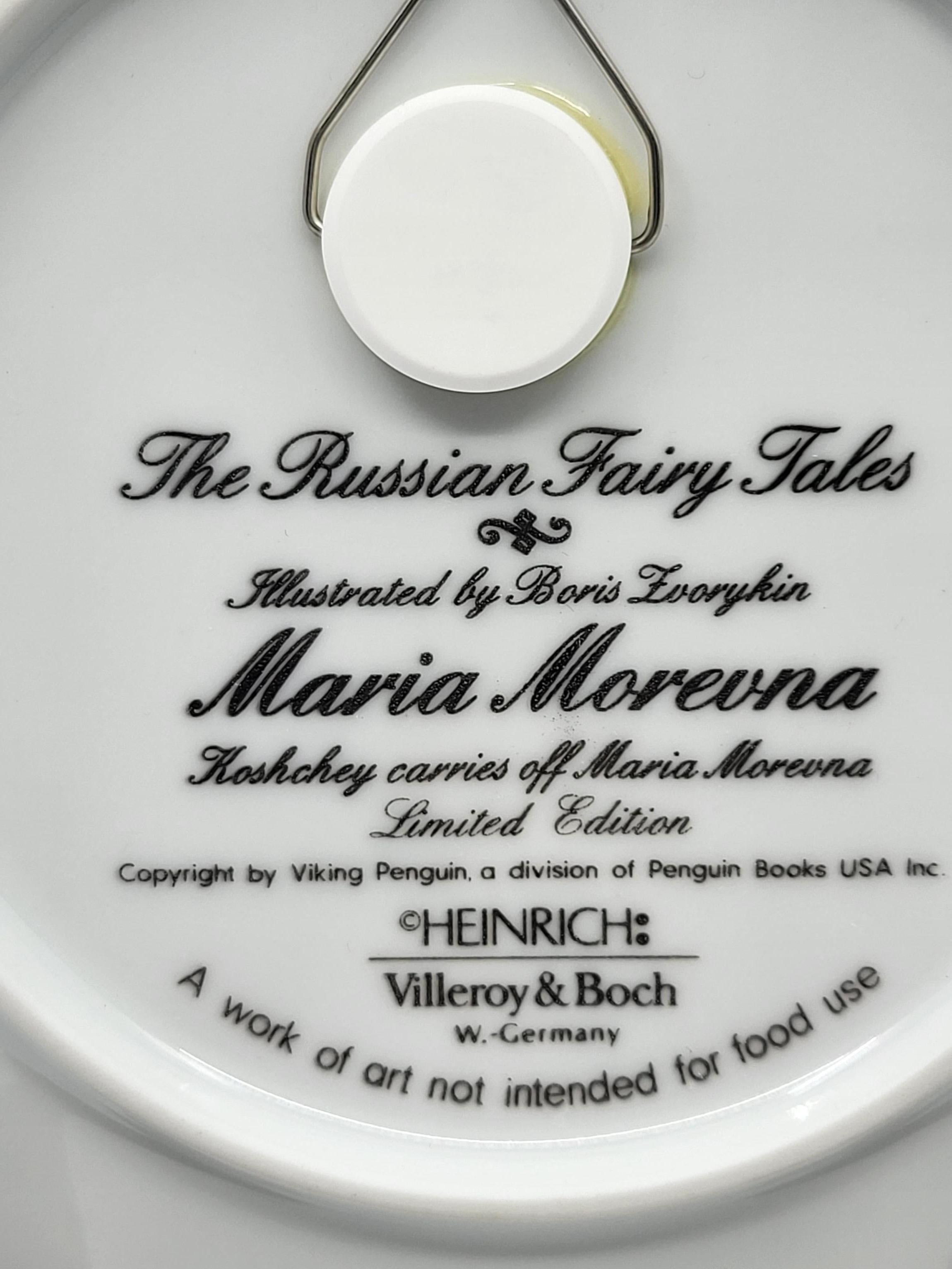 Assiette KOSHEY CARRIES OFF MARIA MOREVNA  Russian Fairy Tales Villeroy et Boch In Good Condition For Sale In London, England