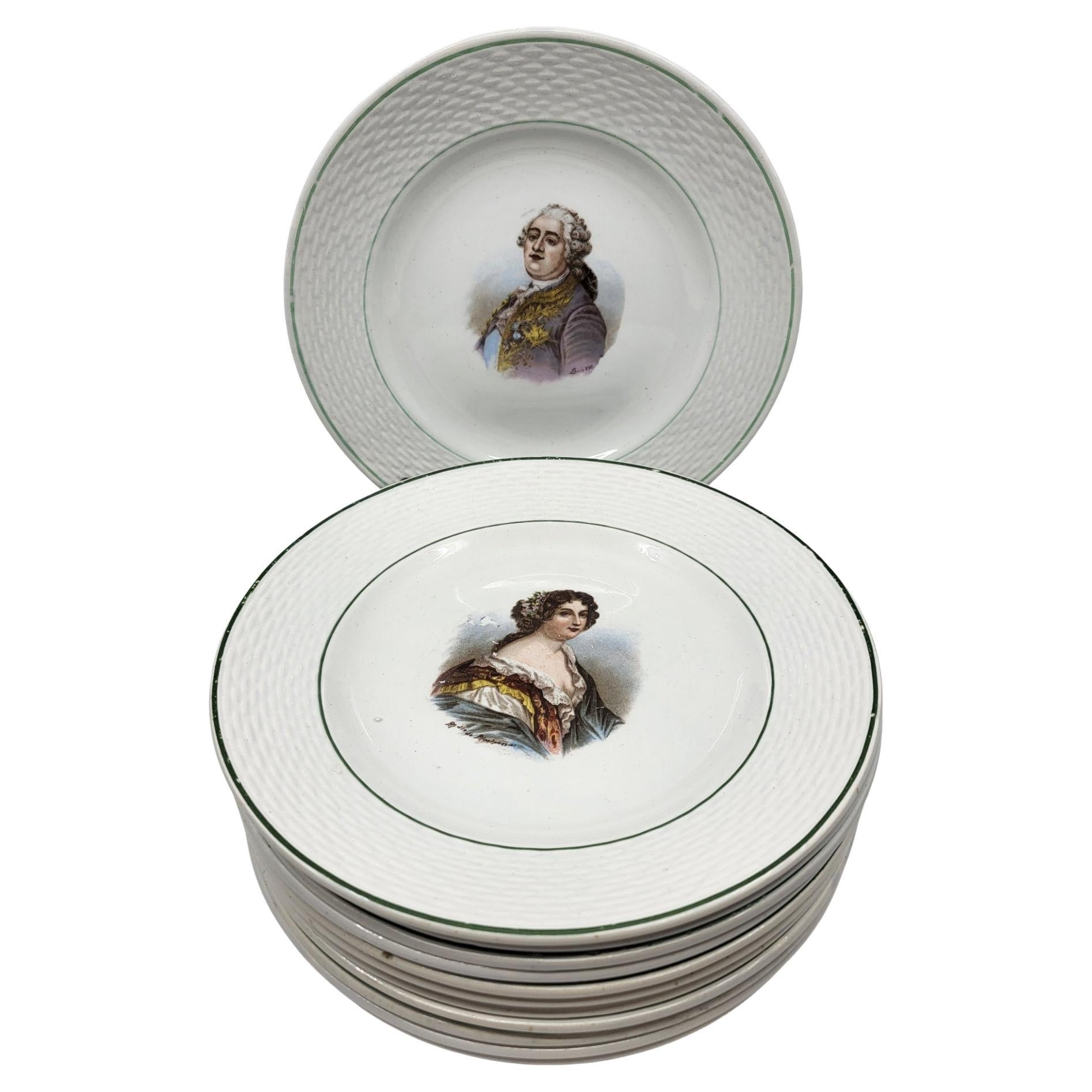 Este lote de 12 lotes Lebacqz y Bouchart de Saint Amand representa un verdadero tesoro para los aficionados a la porcelana y a la historia de Francia. Cada conjunto representa a los reyes, reinas y favoritos de la corte de Francia, adornados con