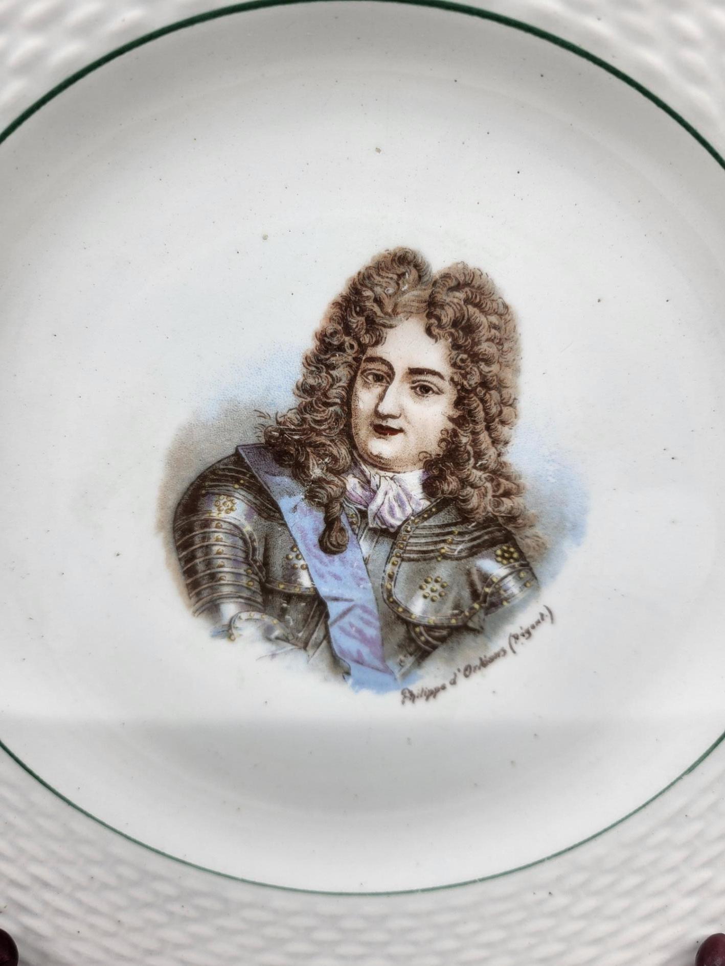 Assiettes Saint Amand, en Faïence Rois Reines et Favorite de France (Lote de 12) en Bueno estado para la venta en London, England