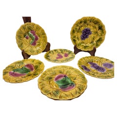 Assiettes Sarreguemines en fayence barbotine décor fruits Francaise Vintage
