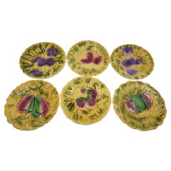 Assiettes Sarreguemines en faïence barbotine décor fruits Francaise Vintage