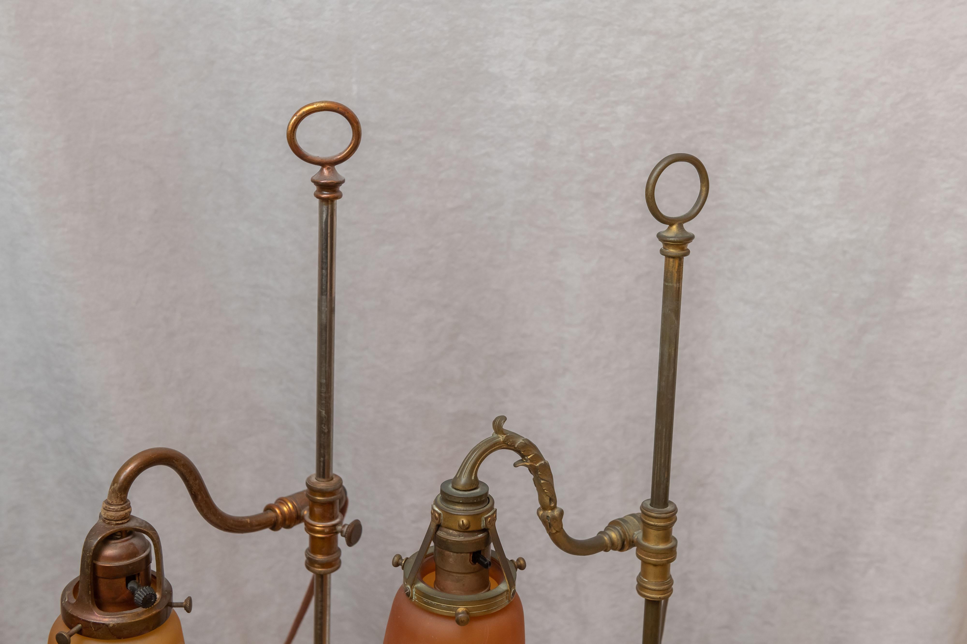 Assoziiertes Paar Jugendstil-Tischlampen mit Glasschirmen, um 1910 im Angebot 1