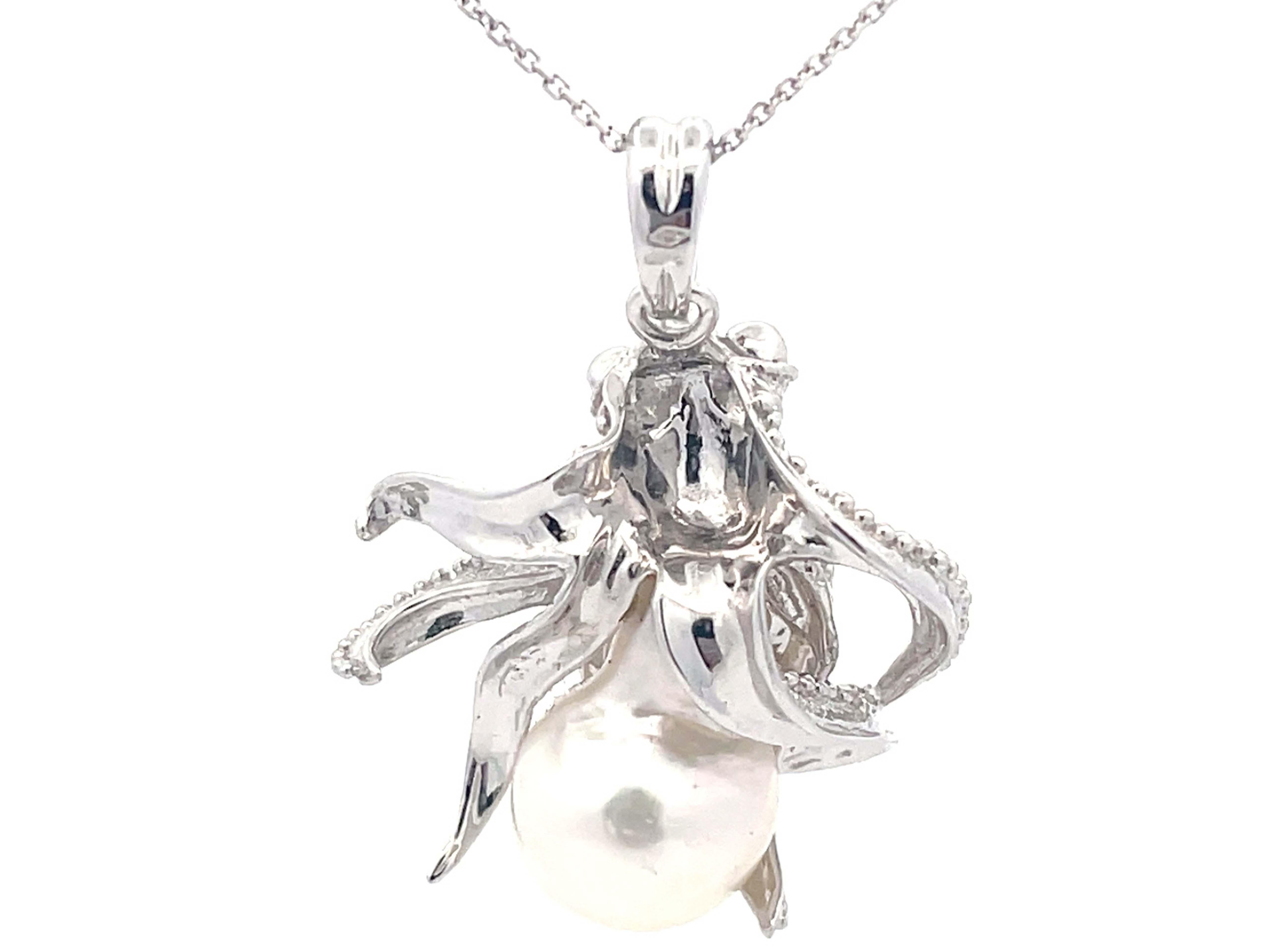 Assor Gioielli Pendentif octopus baroque en or blanc 18 carats et perles sur chaîne en vente 2