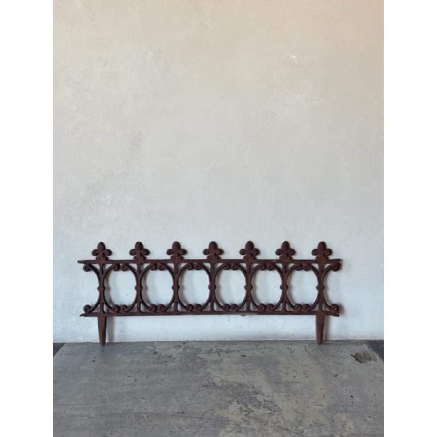 sortierte antike dekorative Eisentafeln im Zustand „Gut“ im Angebot in Scottsdale, AZ