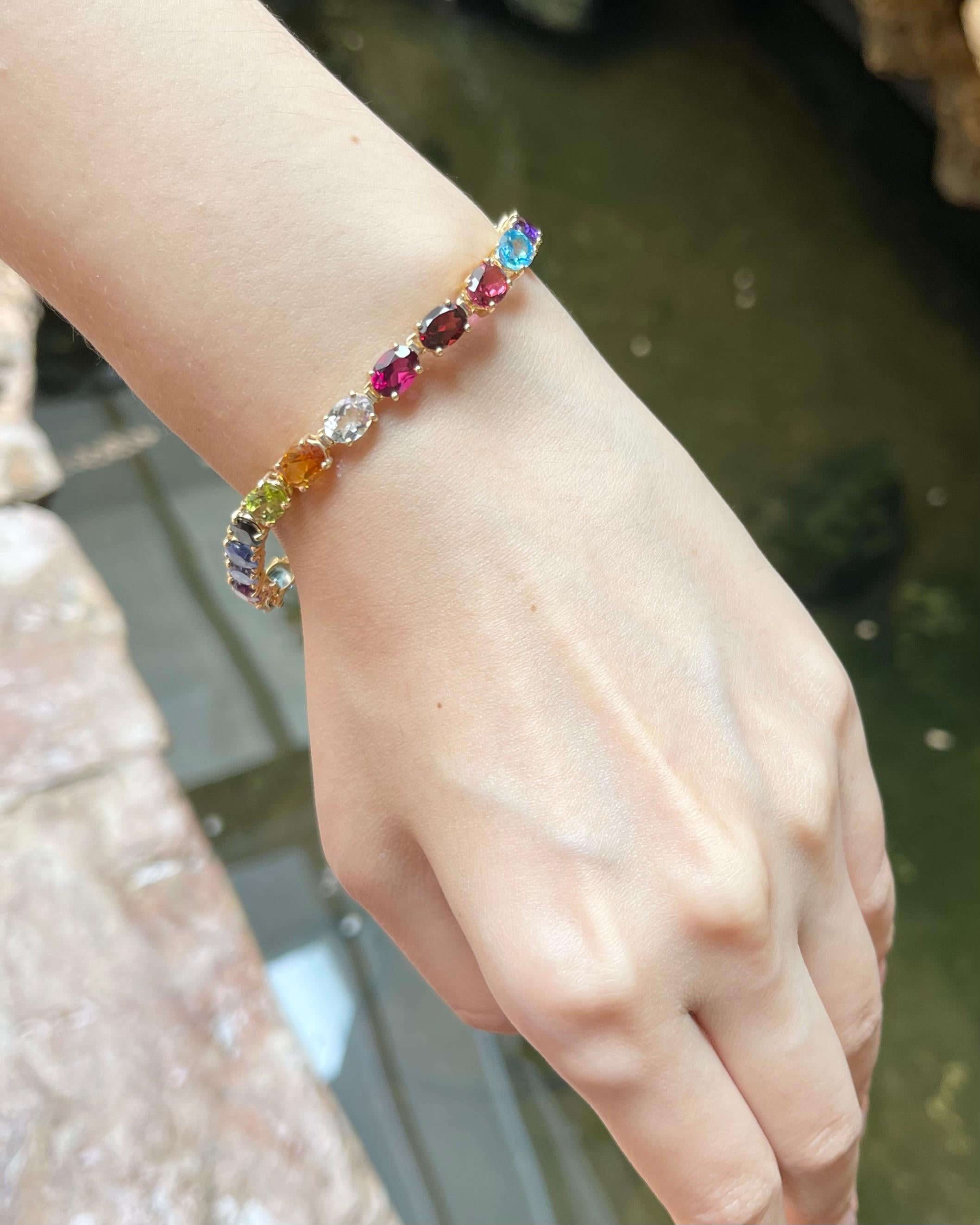 Surtido de gemas semipreciosas de color 18,22 quilates Pulsera engastada en oro de 18 quilates

Anchura: 0,5 cm 
Longitud: 19.0 cm
Peso total: 14,0 gramos

