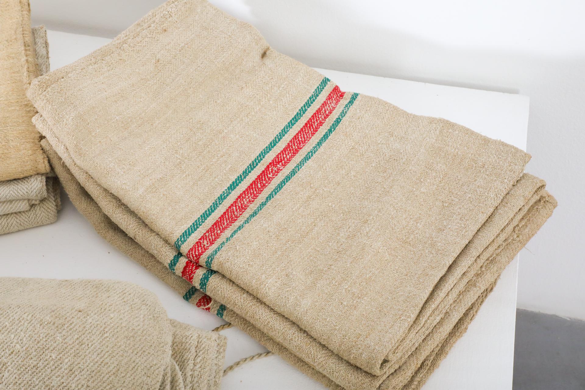 Sacchi di grano di iuta assortiti e d'epoca In condizioni buone in vendita a Los Angeles, CA