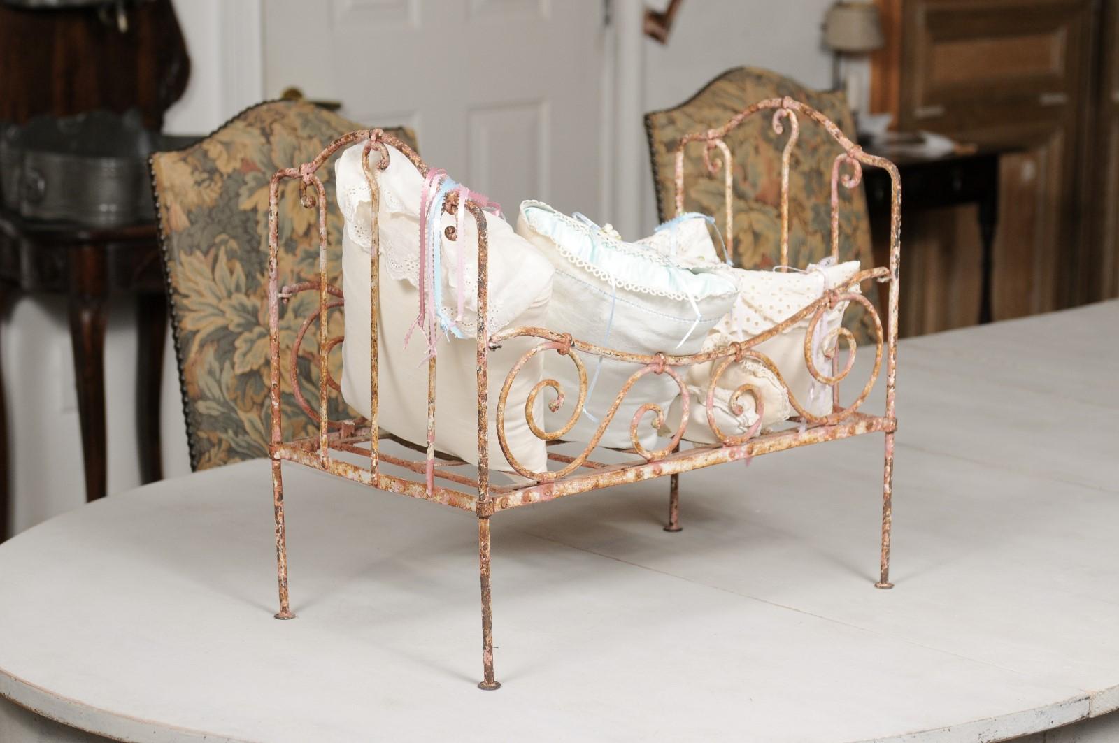 Assortment of Vintage Lace Pillows in 19th Century Metal Crib with Great Patina In Good Condition For Sale In Atlanta, GA