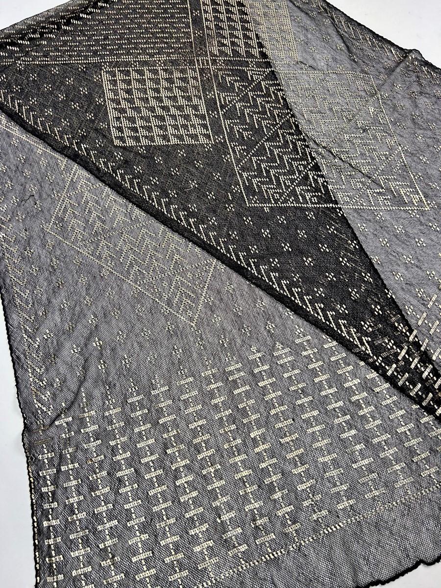 Stola Assuit in voile di cotone e lame in metallo argentato - Egitto Circa 1930 in vendita 7
