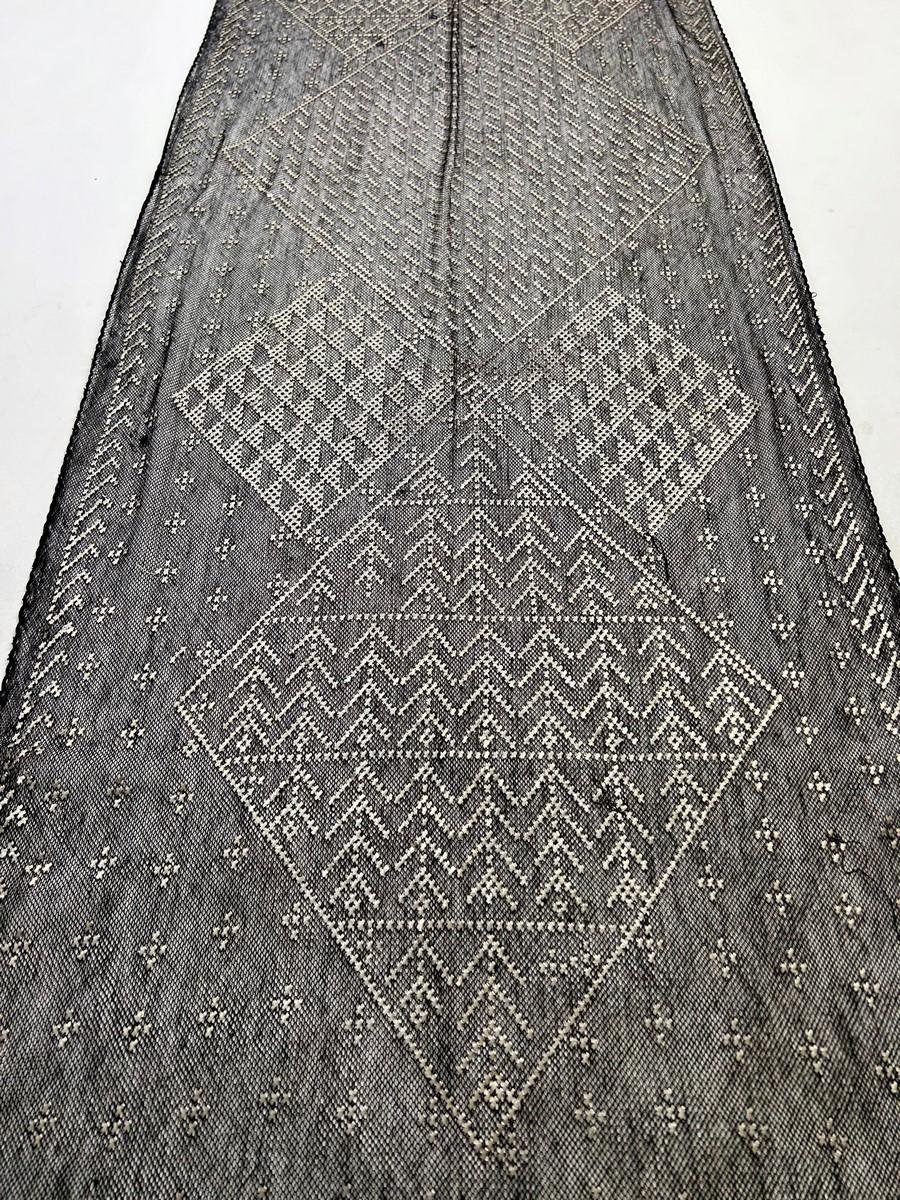 Stola Assuit in voile di cotone e lame in metallo argentato - Egitto Circa 1930 in vendita 8